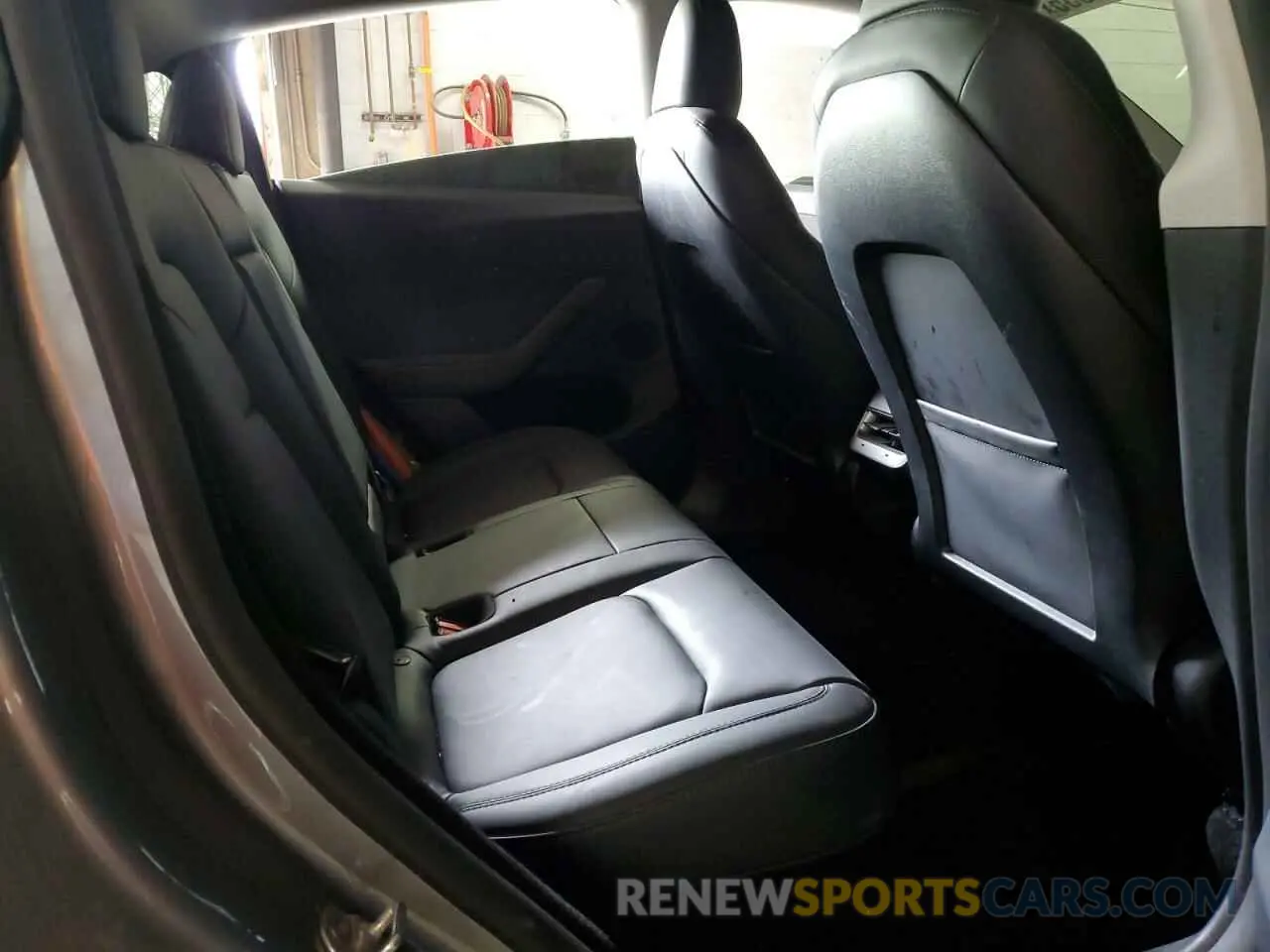 11 Photograph of a damaged car 7SAYGDEE2RA299824 TESLA MODEL Y 2024