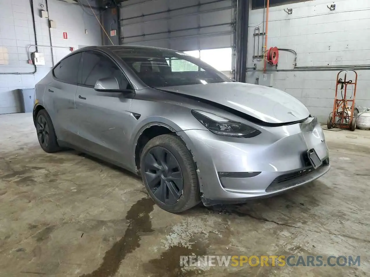 4 Photograph of a damaged car 7SAYGDEE2RA299824 TESLA MODEL Y 2024
