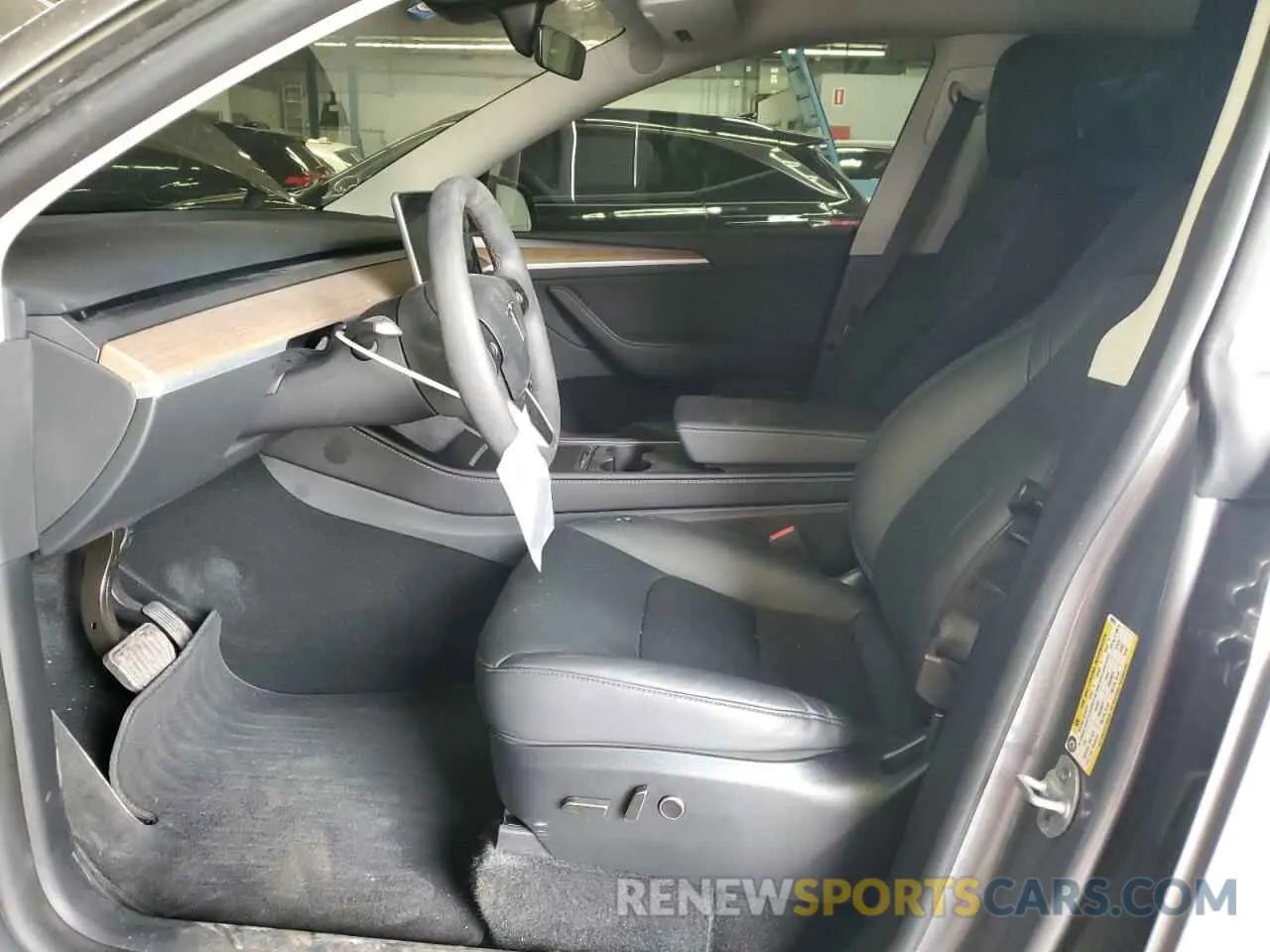 7 Photograph of a damaged car 7SAYGDEE2RA299824 TESLA MODEL Y 2024
