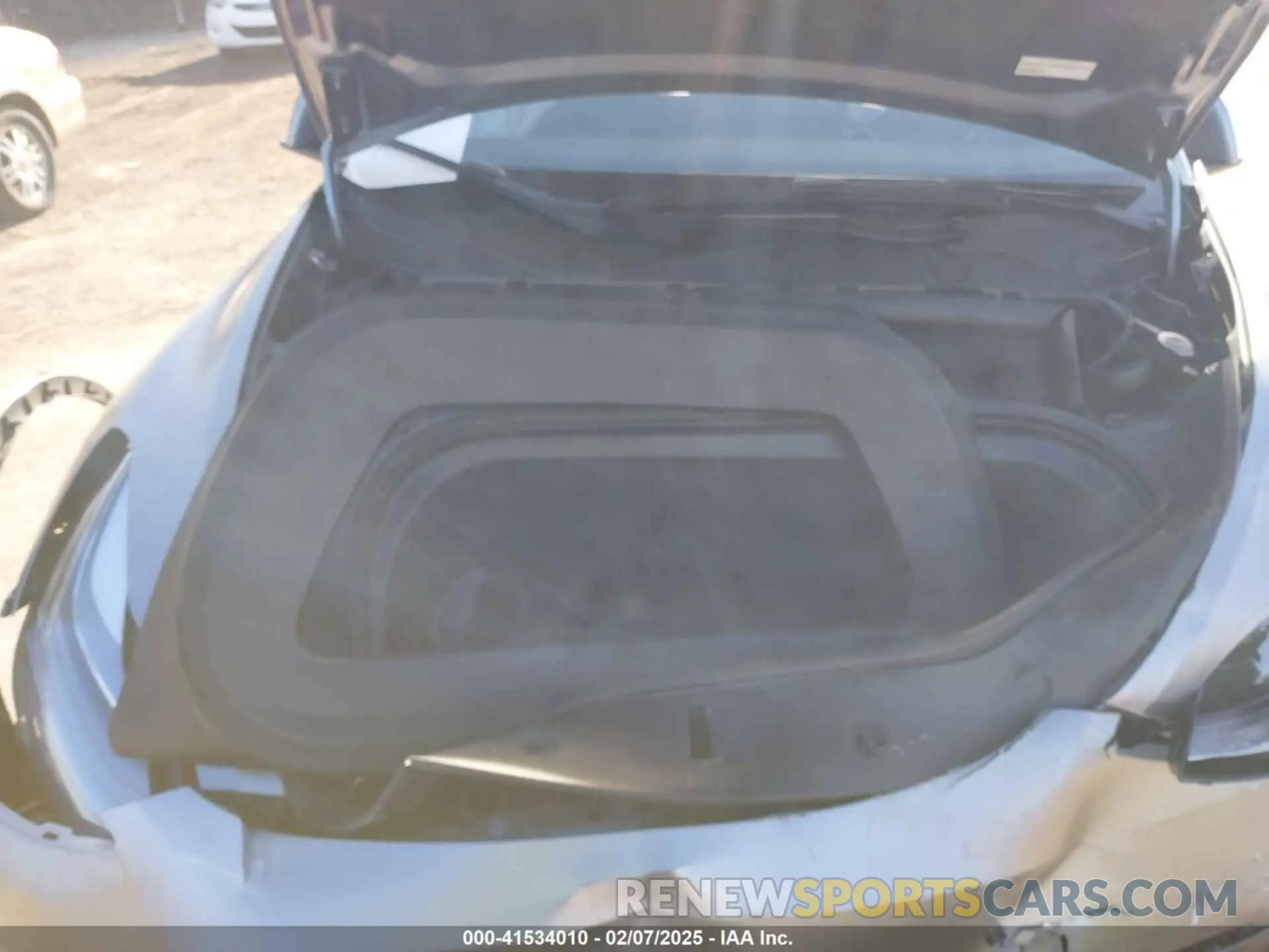 10 Photograph of a damaged car 7SAYGDEE2RA311261 TESLA MODEL Y 2024