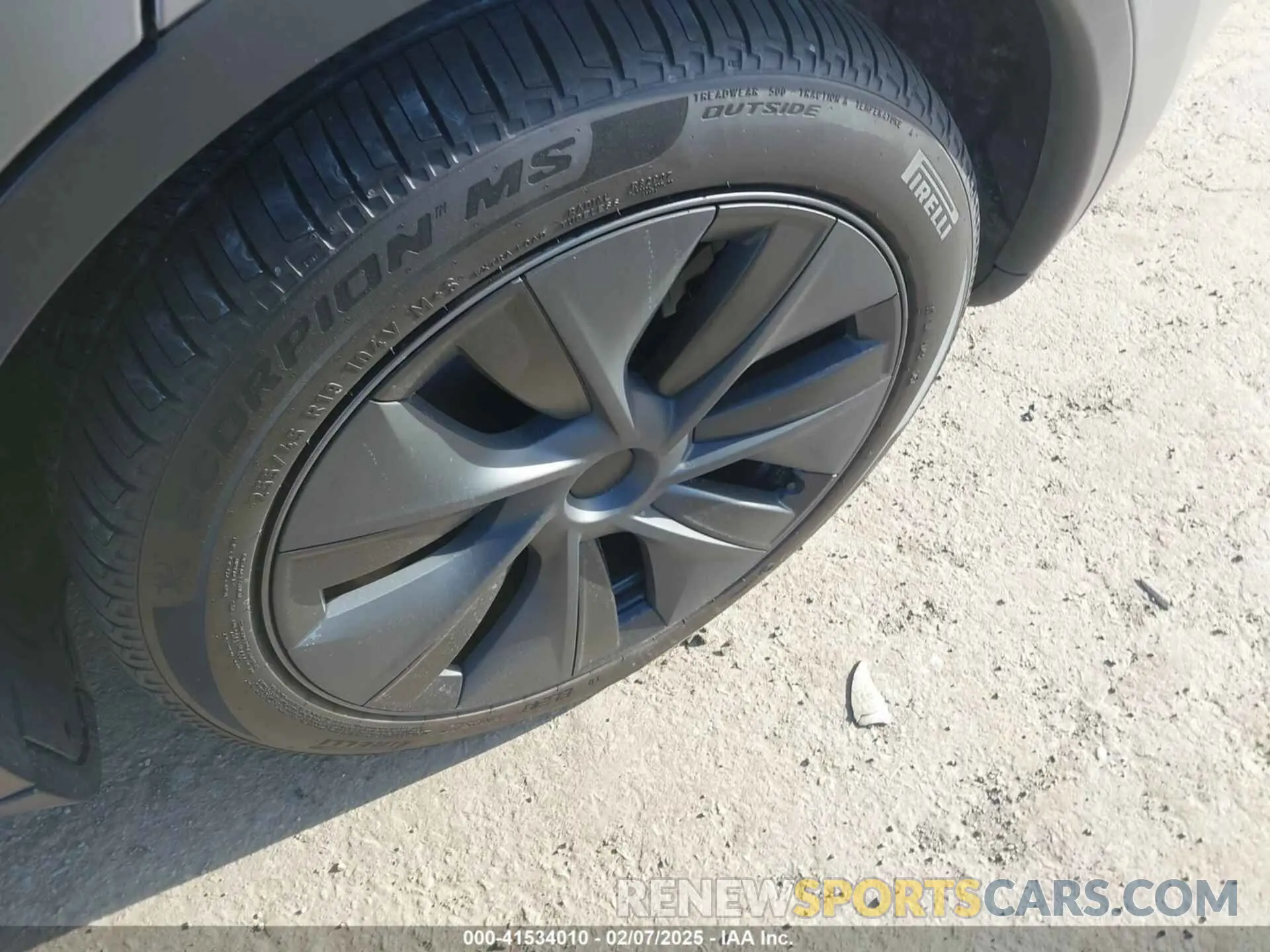 11 Photograph of a damaged car 7SAYGDEE2RA311261 TESLA MODEL Y 2024