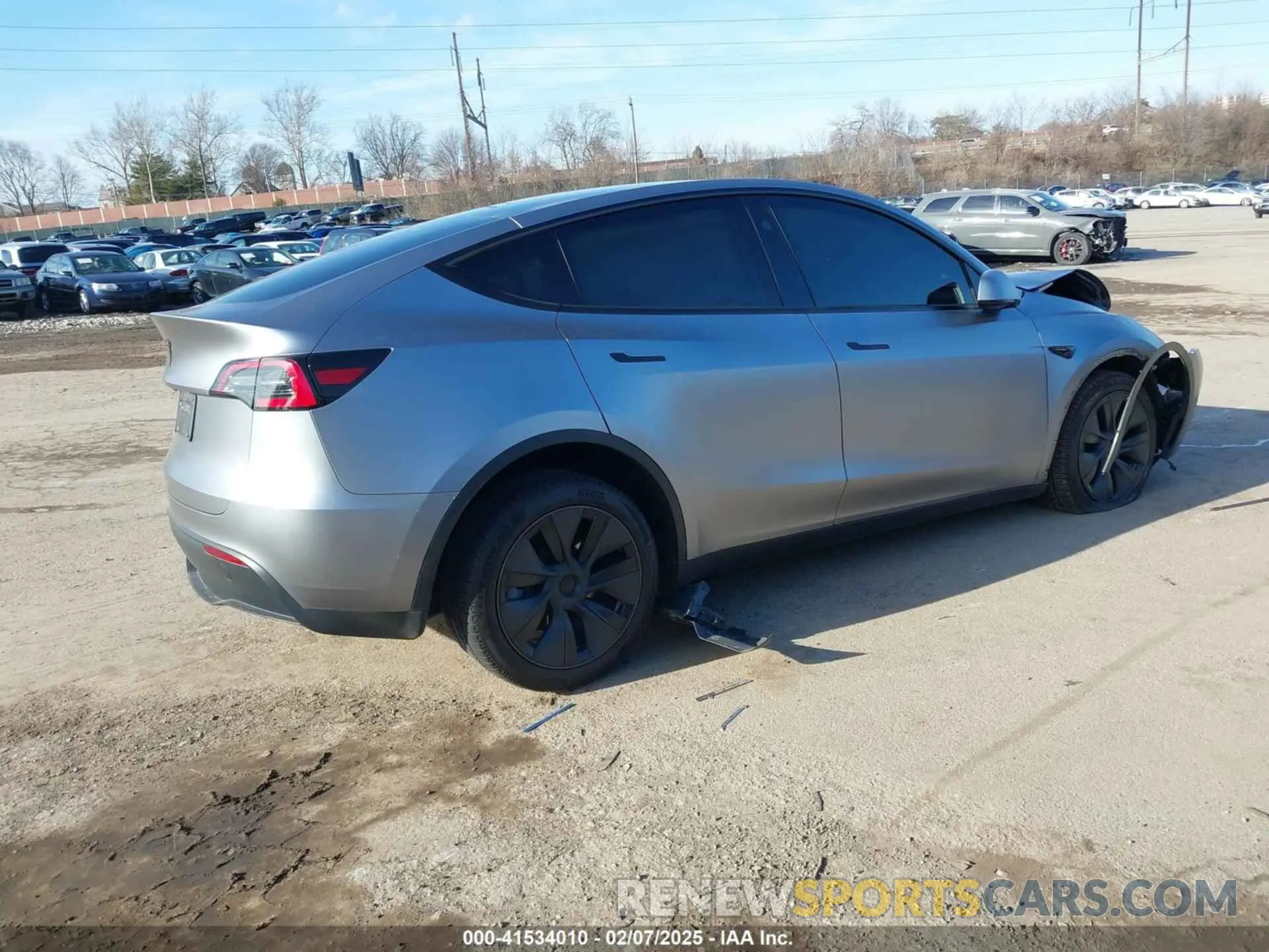 4 Photograph of a damaged car 7SAYGDEE2RA311261 TESLA MODEL Y 2024