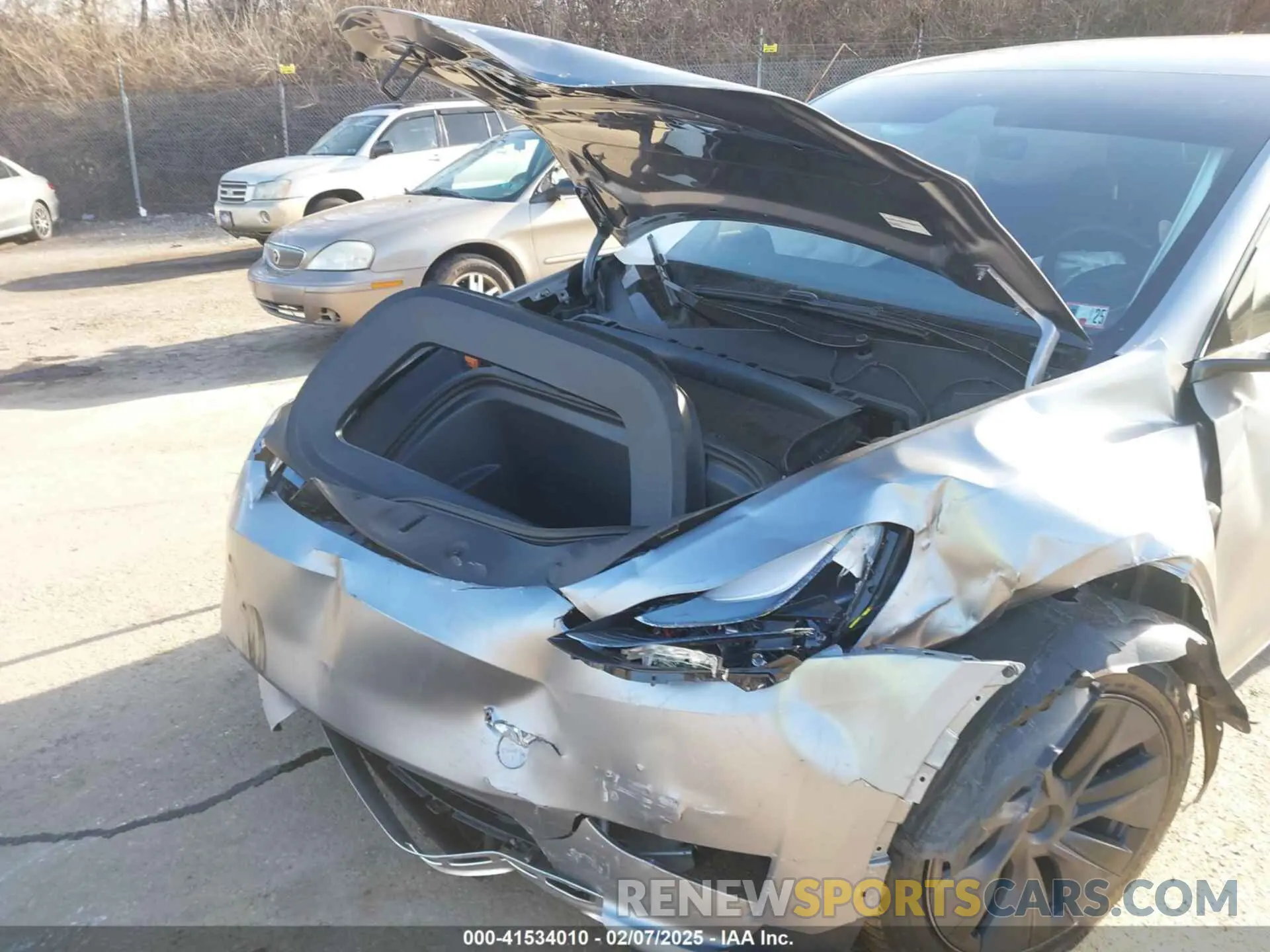 6 Photograph of a damaged car 7SAYGDEE2RA311261 TESLA MODEL Y 2024
