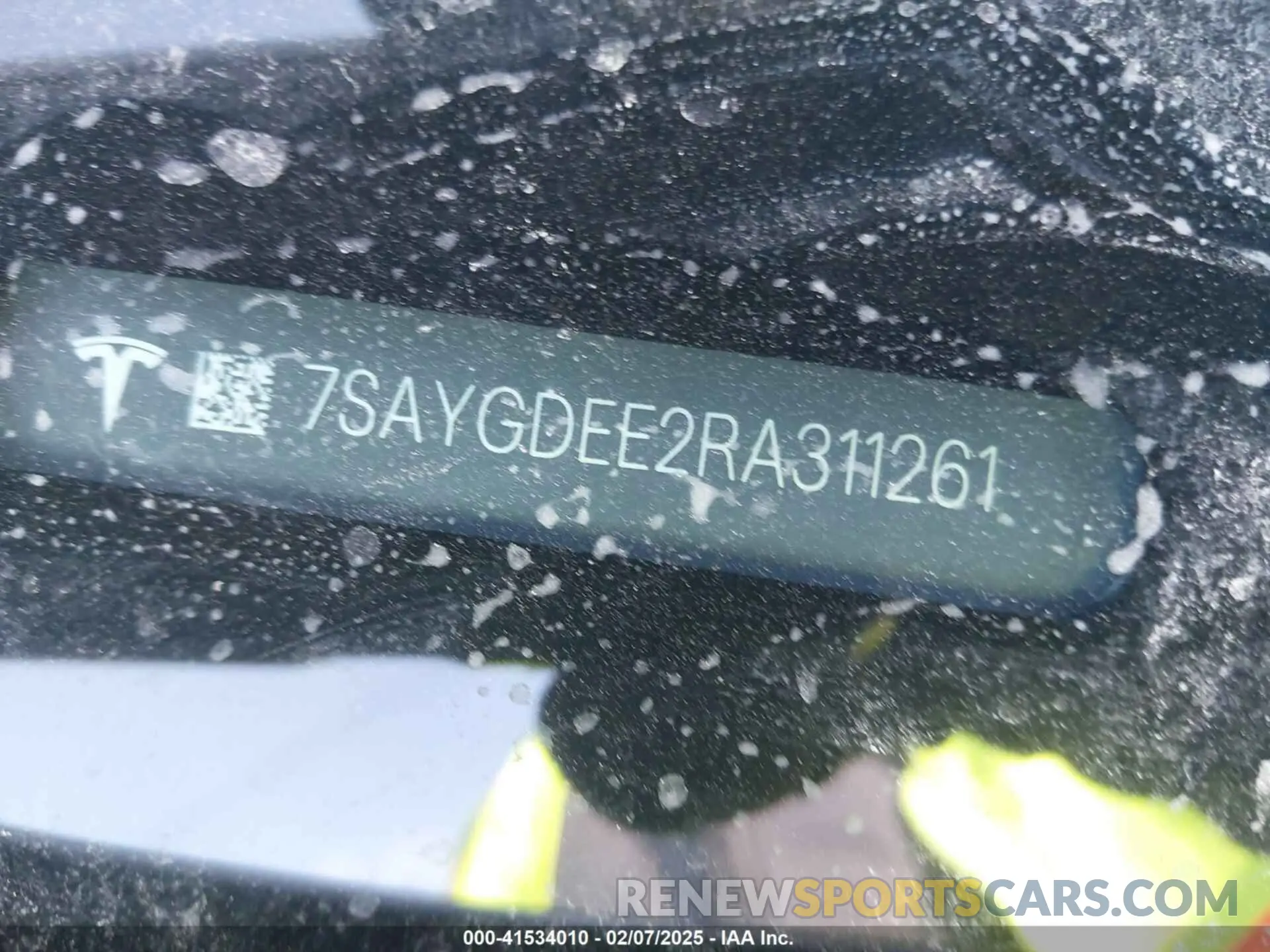 9 Photograph of a damaged car 7SAYGDEE2RA311261 TESLA MODEL Y 2024