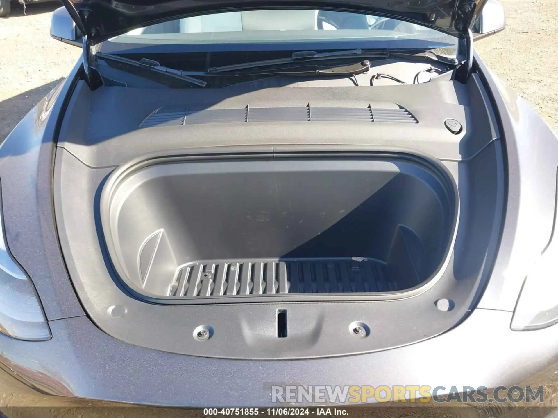 10 Photograph of a damaged car 7SAYGDEE2RA328898 TESLA MODEL Y 2024