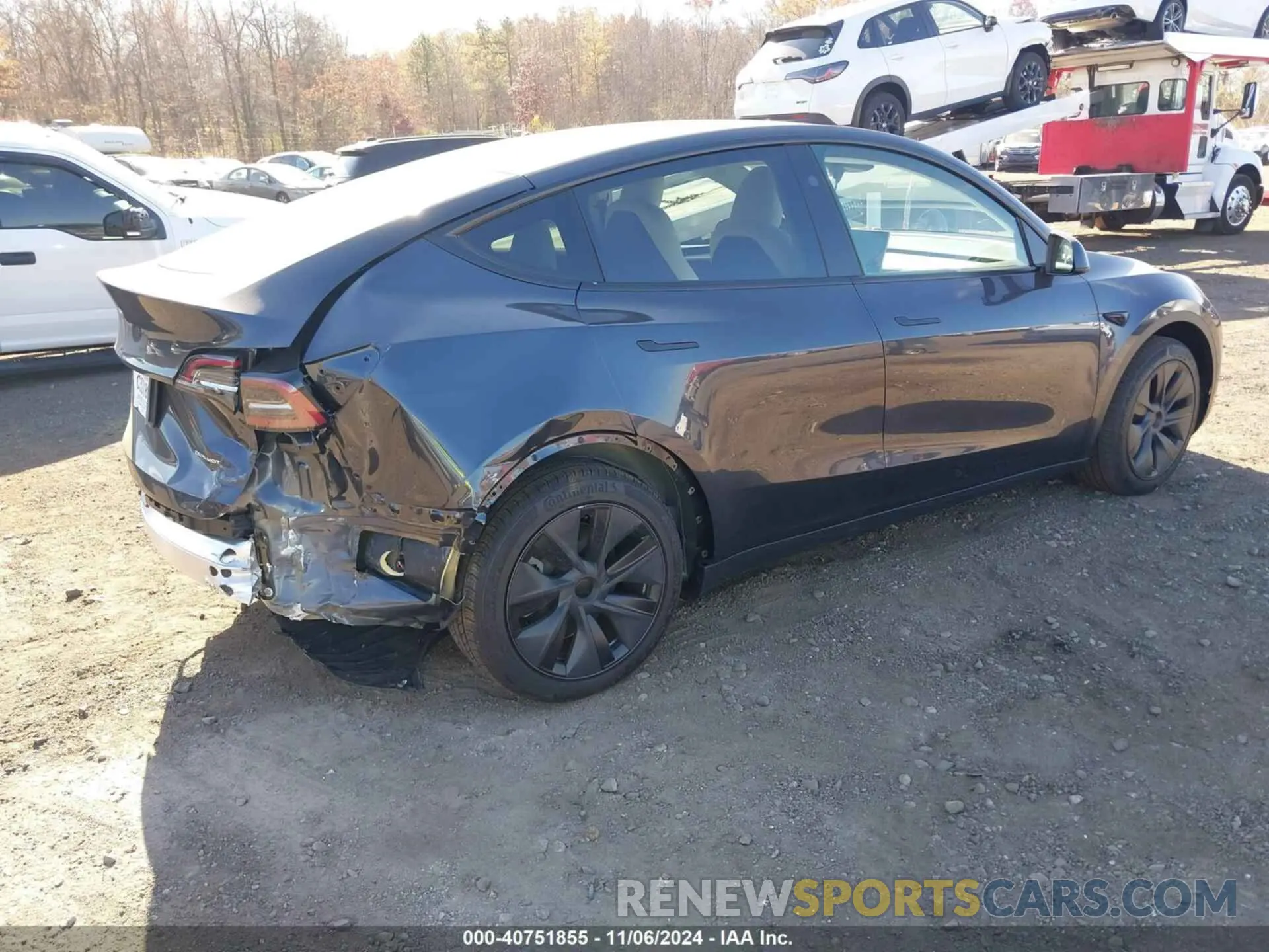 4 Photograph of a damaged car 7SAYGDEE2RA328898 TESLA MODEL Y 2024