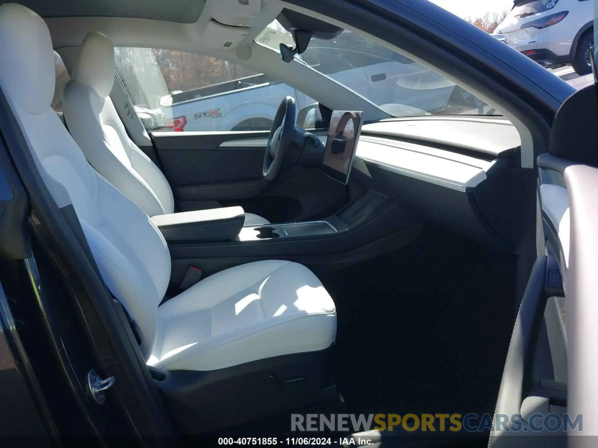 5 Photograph of a damaged car 7SAYGDEE2RA328898 TESLA MODEL Y 2024
