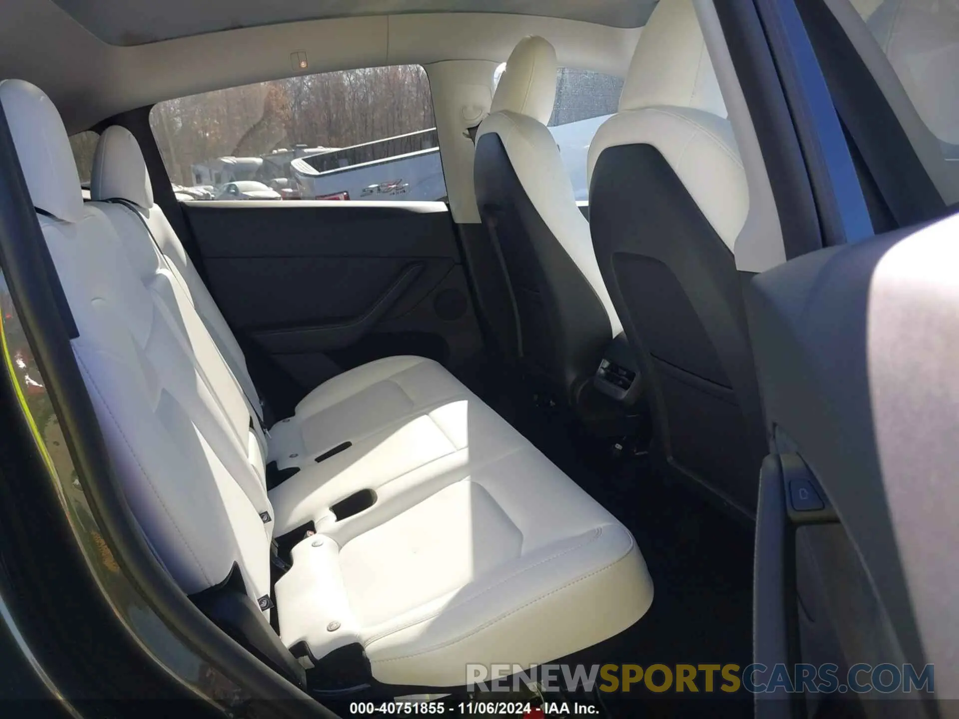 8 Photograph of a damaged car 7SAYGDEE2RA328898 TESLA MODEL Y 2024