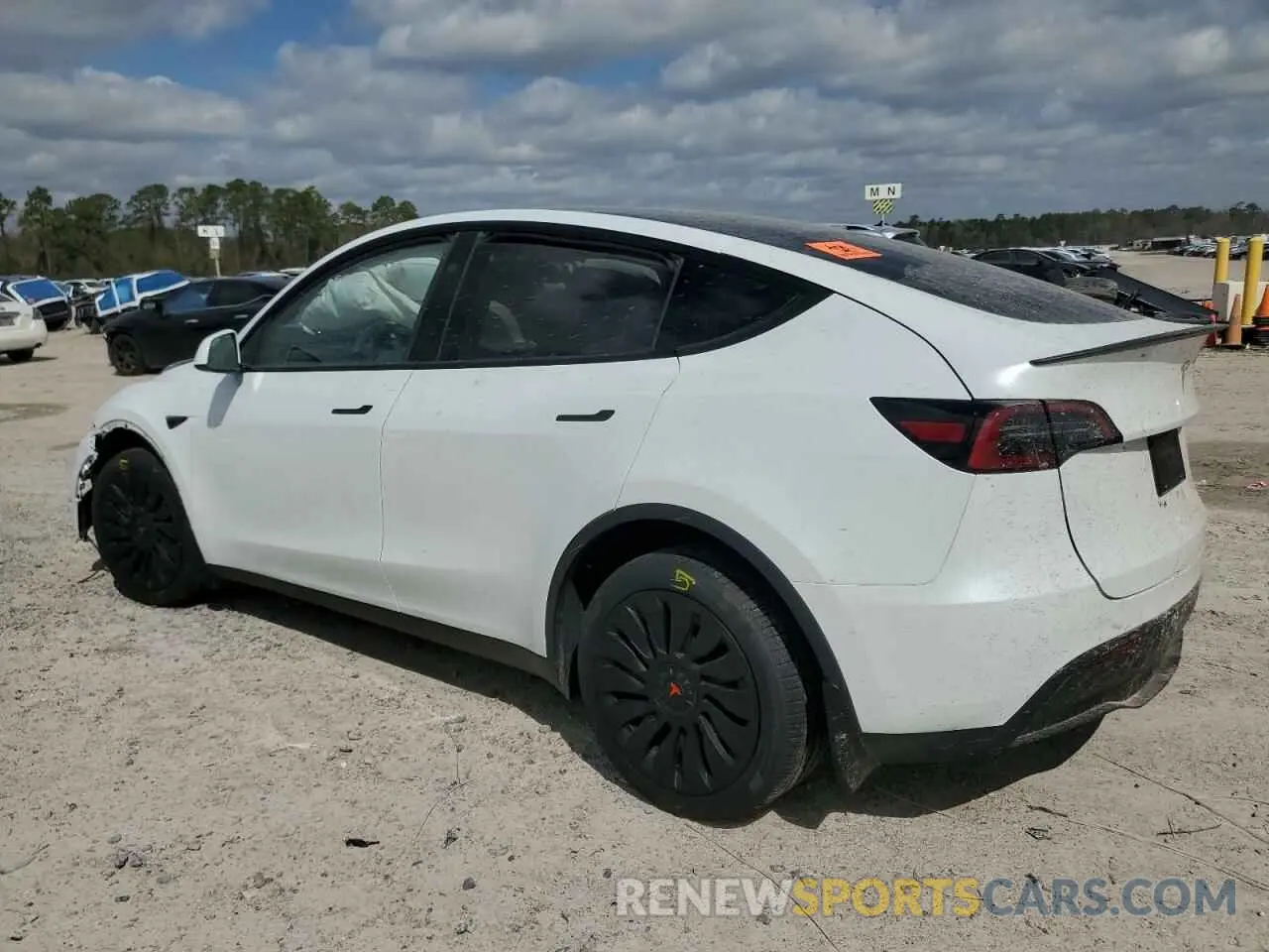 2 Photograph of a damaged car 7SAYGDEE2RA335818 TESLA MODEL Y 2024
