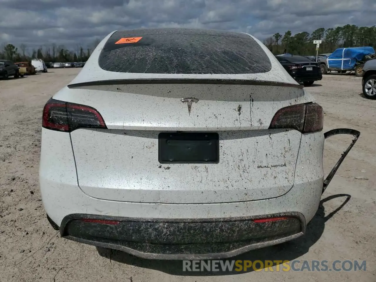 6 Photograph of a damaged car 7SAYGDEE2RA335818 TESLA MODEL Y 2024