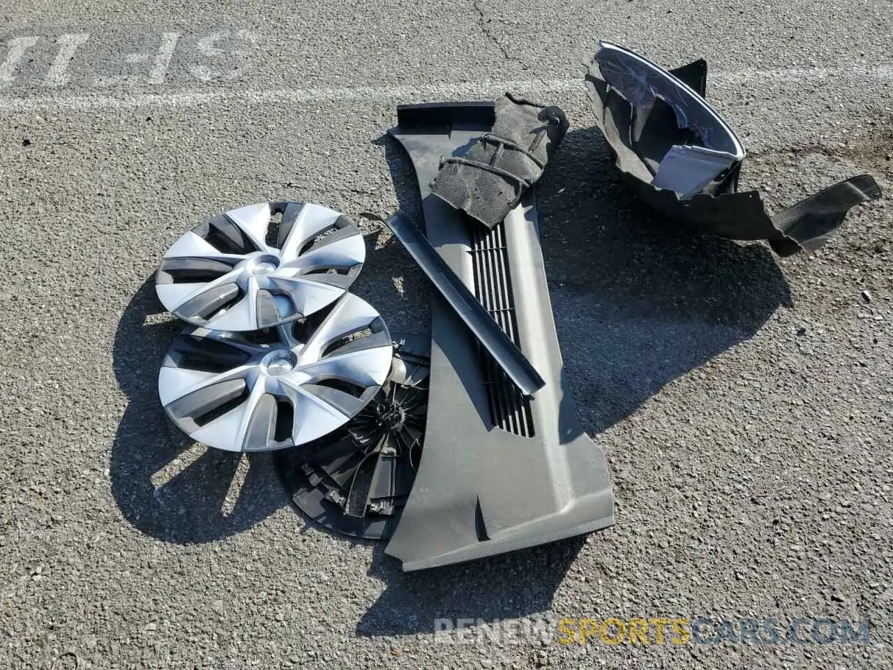 15 Photograph of a damaged car 7SAYGDEE2RF003784 TESLA MODEL Y 2024