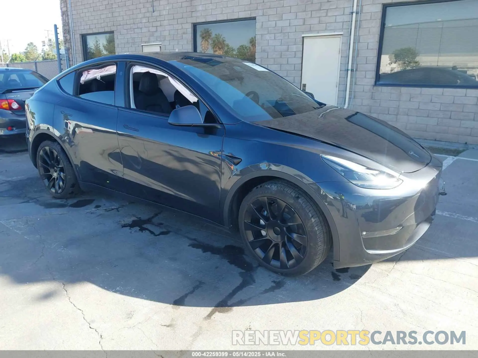 1 Photograph of a damaged car 7SAYGDEE2RF005762 TESLA MODEL Y 2024