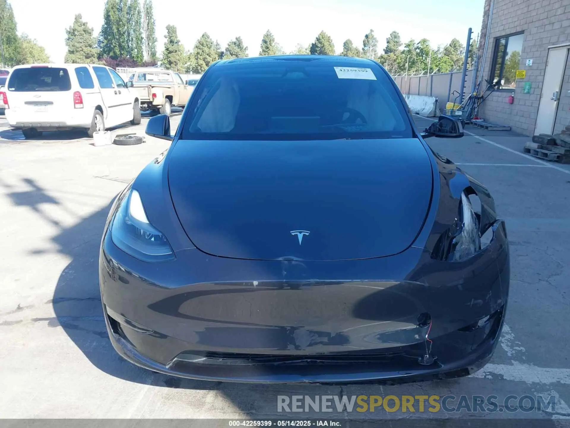12 Photograph of a damaged car 7SAYGDEE2RF005762 TESLA MODEL Y 2024