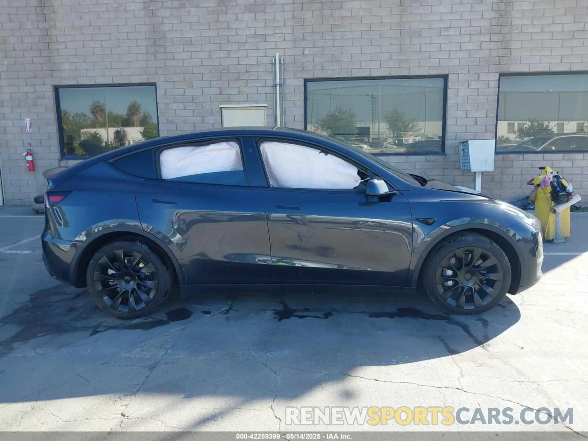 13 Photograph of a damaged car 7SAYGDEE2RF005762 TESLA MODEL Y 2024