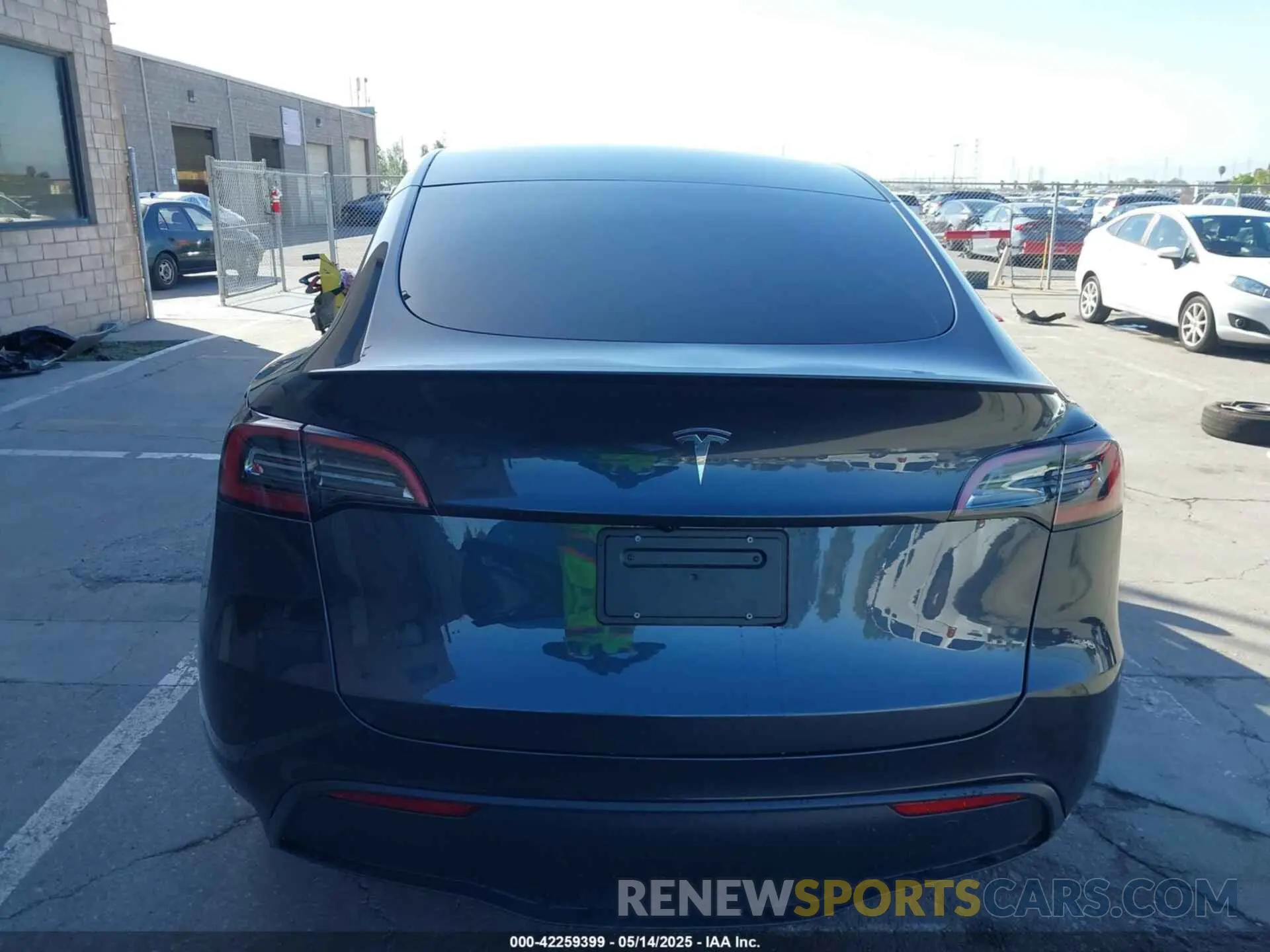 16 Photograph of a damaged car 7SAYGDEE2RF005762 TESLA MODEL Y 2024