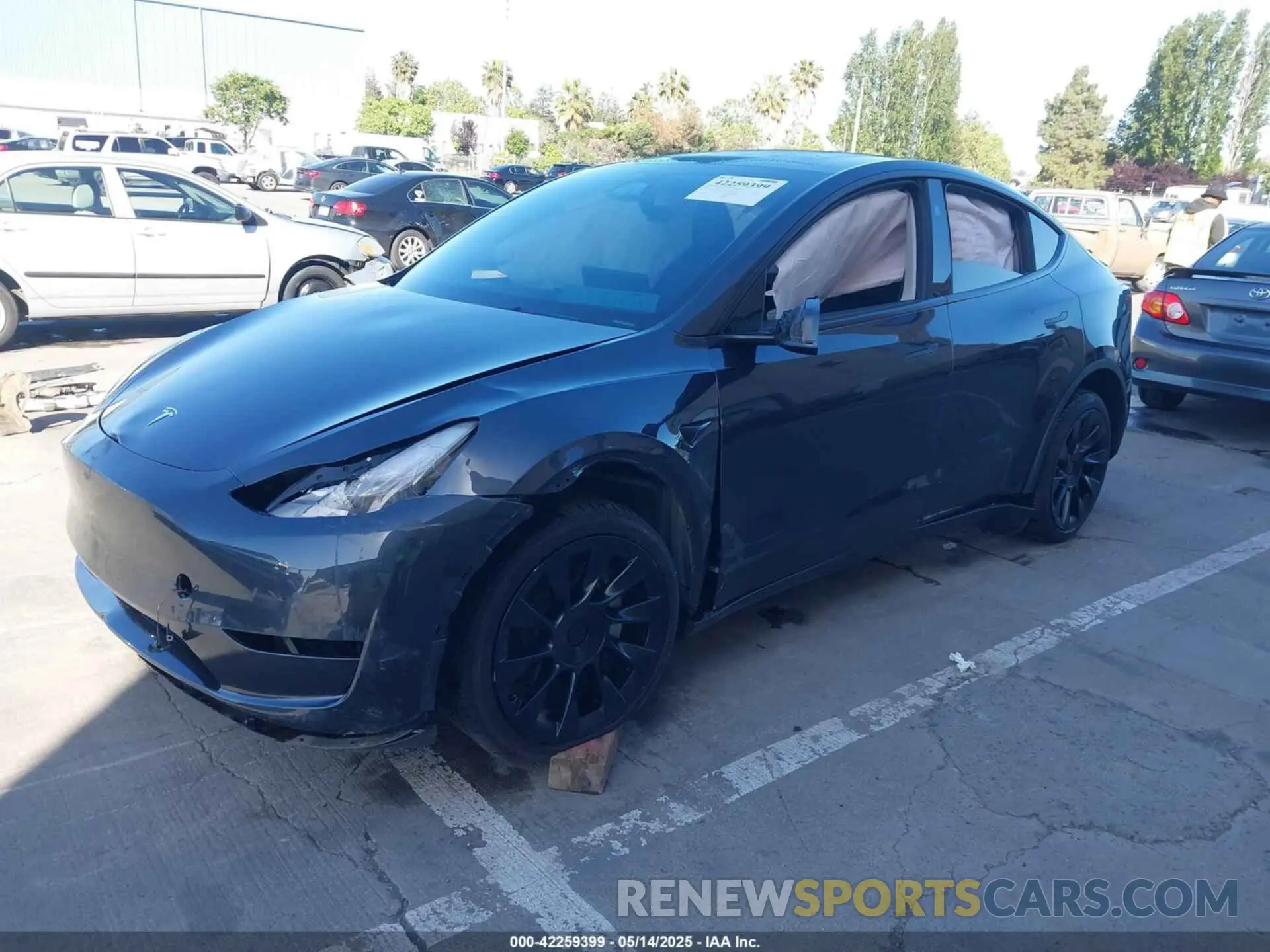 2 Photograph of a damaged car 7SAYGDEE2RF005762 TESLA MODEL Y 2024