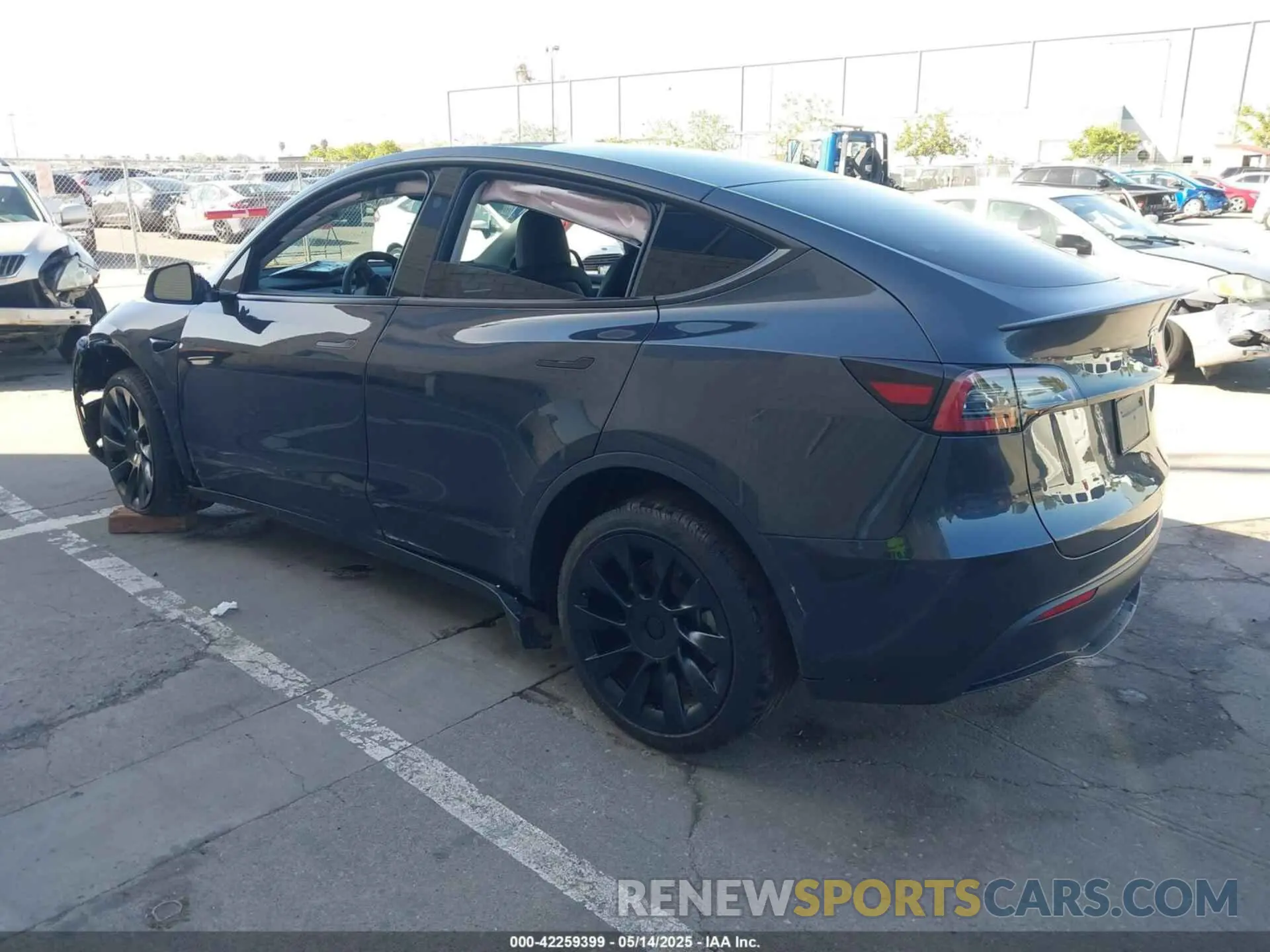 3 Photograph of a damaged car 7SAYGDEE2RF005762 TESLA MODEL Y 2024