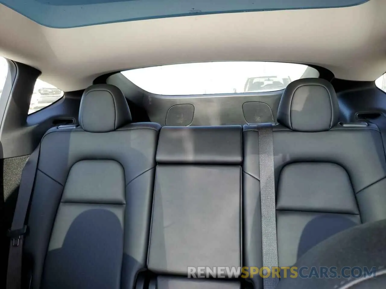10 Photograph of a damaged car 7SAYGDEE2RF025669 TESLA MODEL Y 2024