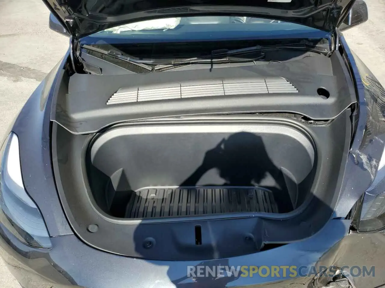 12 Photograph of a damaged car 7SAYGDEE2RF025669 TESLA MODEL Y 2024
