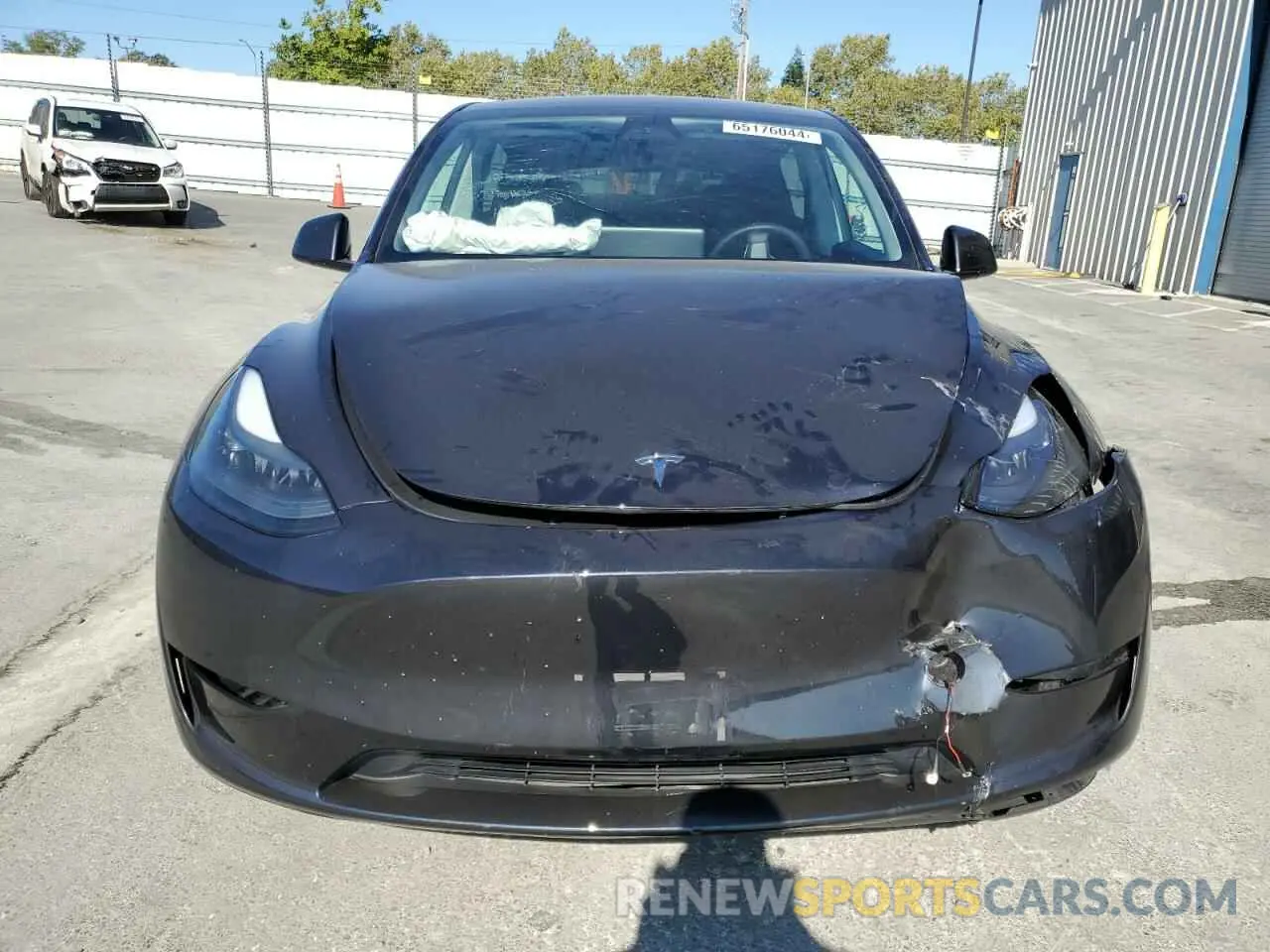 5 Photograph of a damaged car 7SAYGDEE2RF025669 TESLA MODEL Y 2024