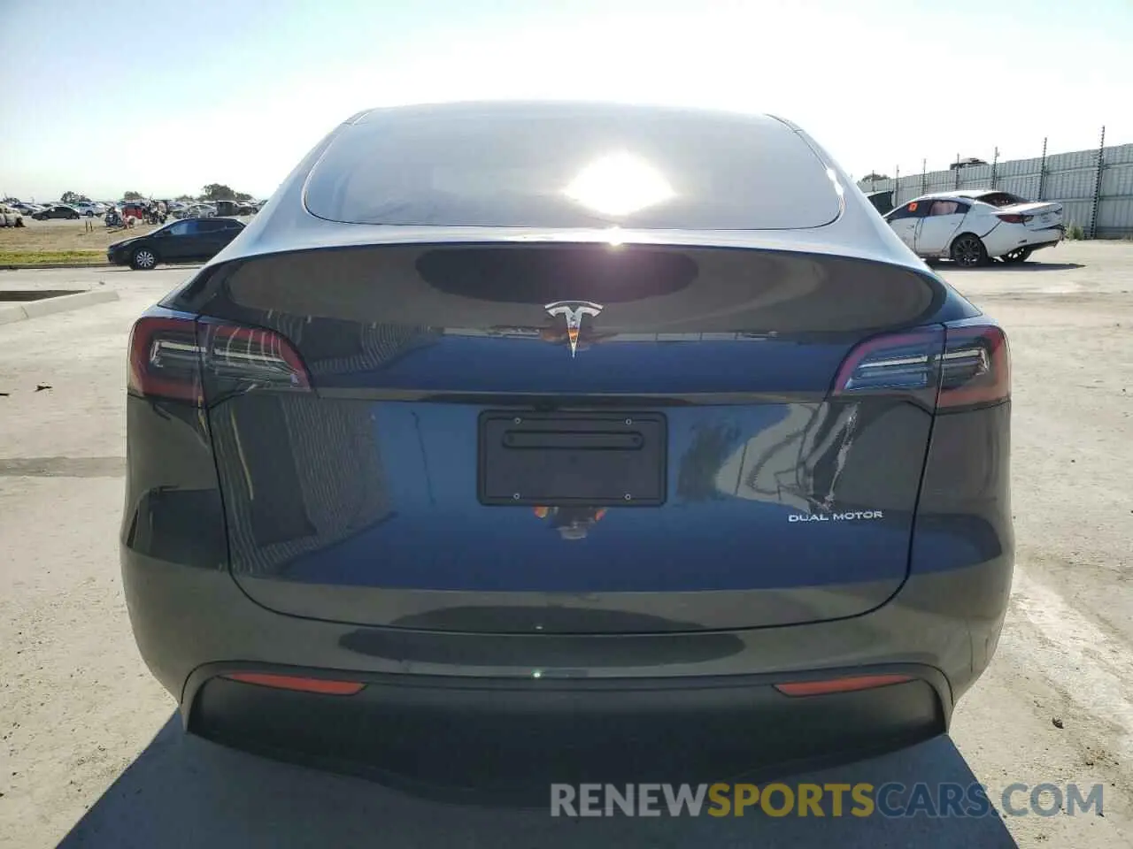 6 Photograph of a damaged car 7SAYGDEE2RF025669 TESLA MODEL Y 2024