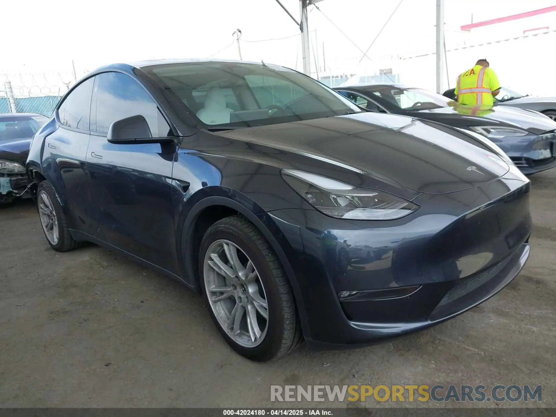1 Photograph of a damaged car 7SAYGDEE2RF069588 TESLA MODEL Y 2024
