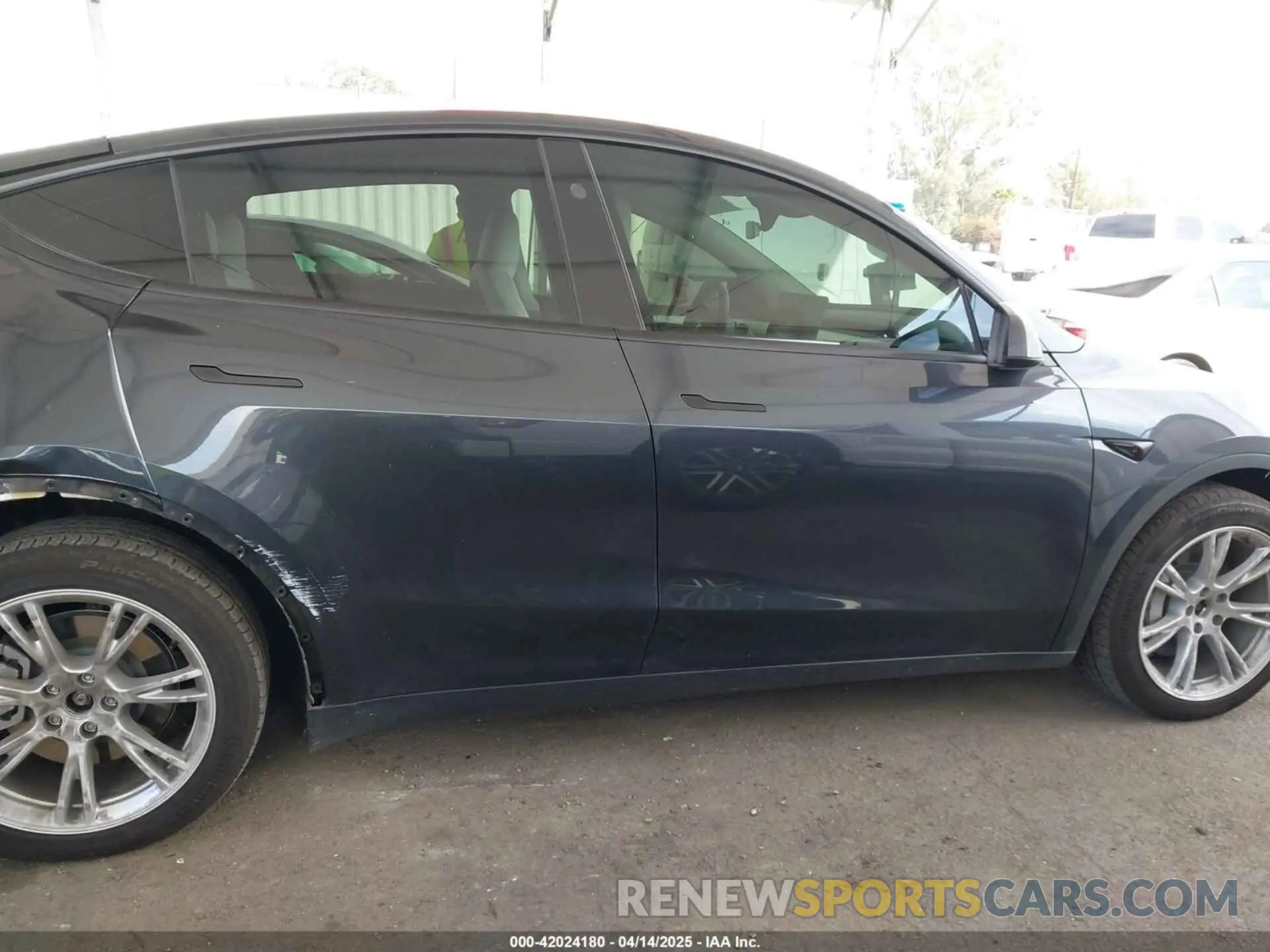 13 Photograph of a damaged car 7SAYGDEE2RF069588 TESLA MODEL Y 2024