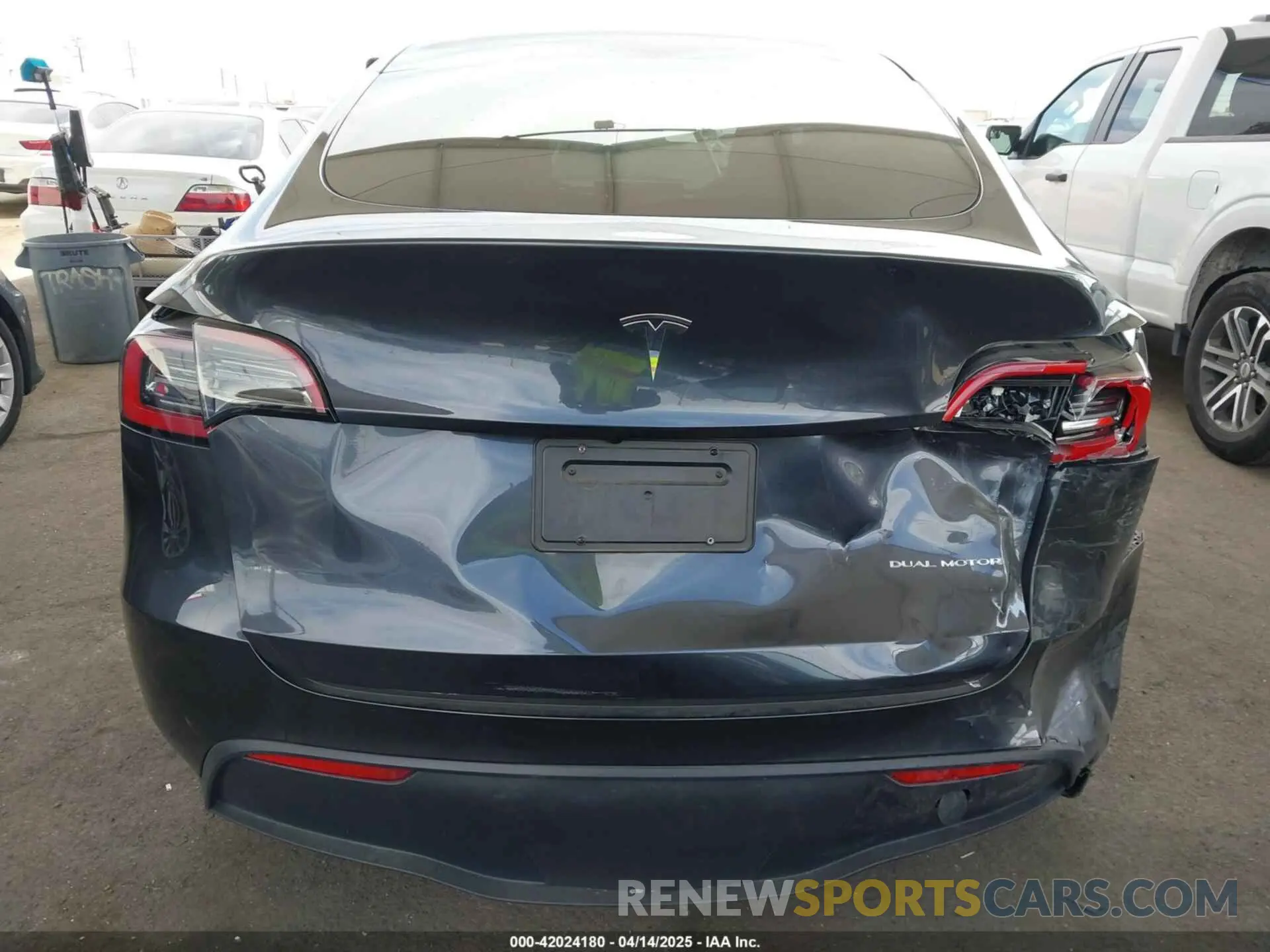 16 Photograph of a damaged car 7SAYGDEE2RF069588 TESLA MODEL Y 2024