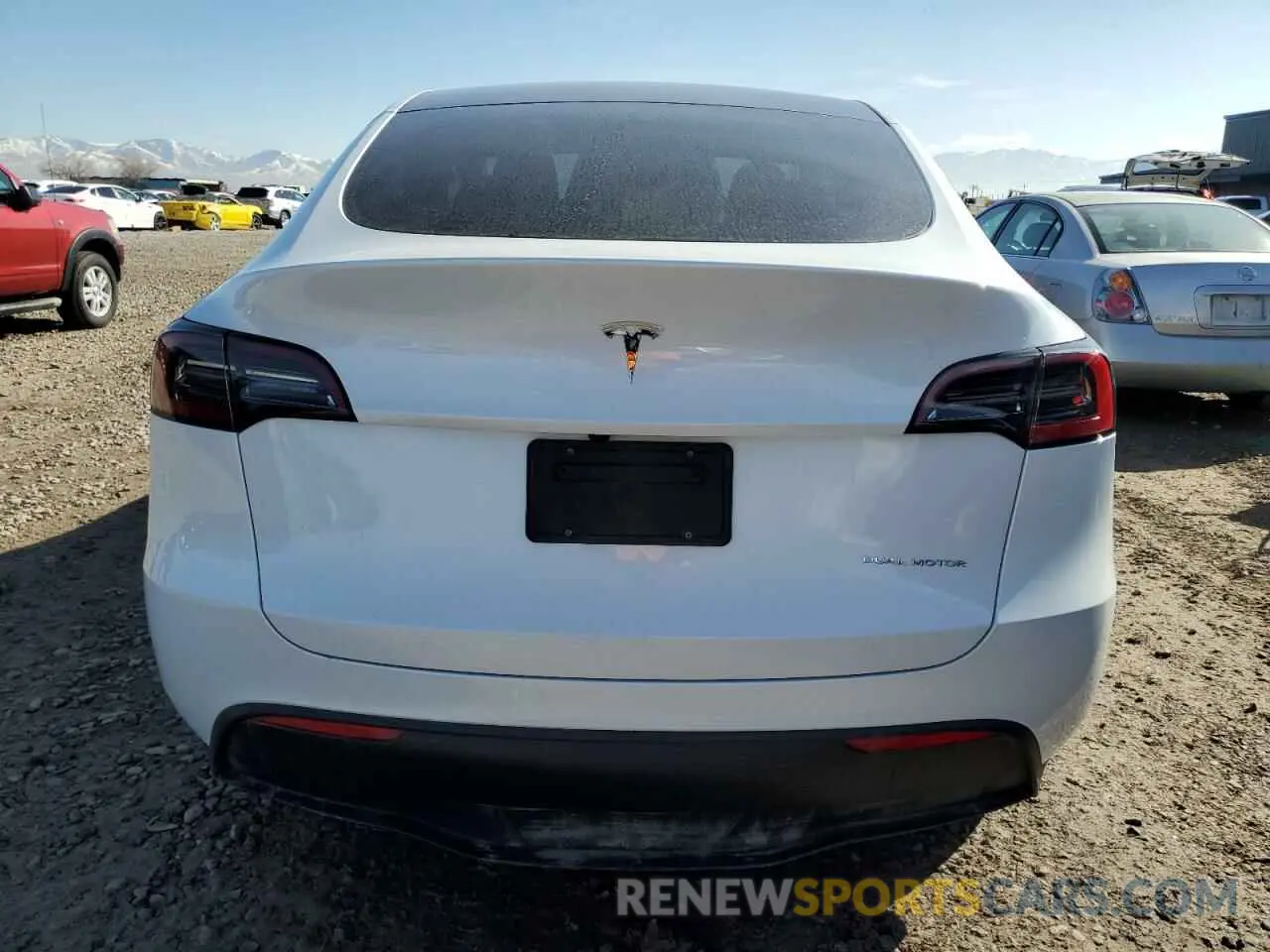 6 Photograph of a damaged car 7SAYGDEE2RF076766 TESLA MODEL Y 2024