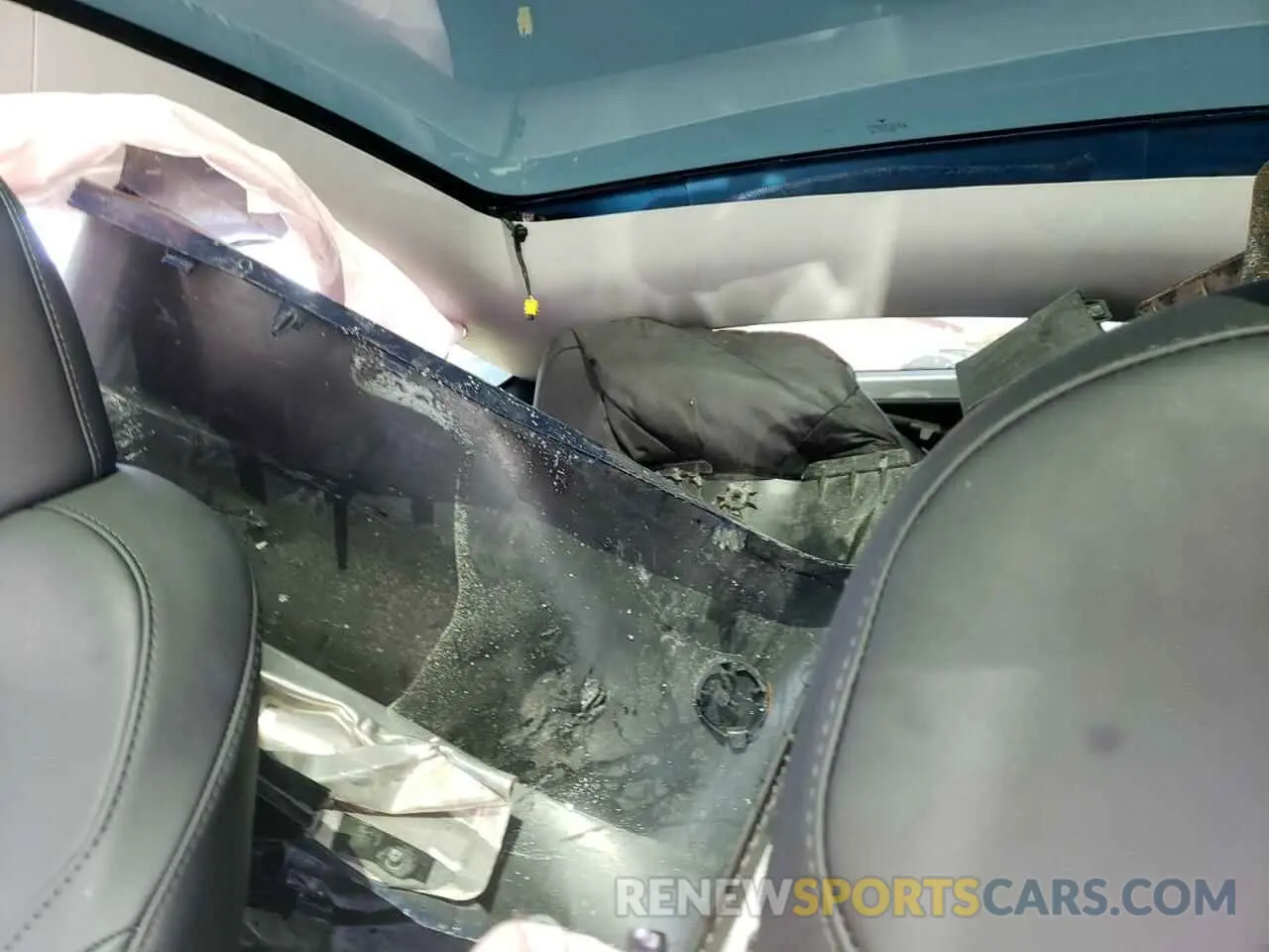 10 Photograph of a damaged car 7SAYGDEE2RF083216 TESLA MODEL Y 2024