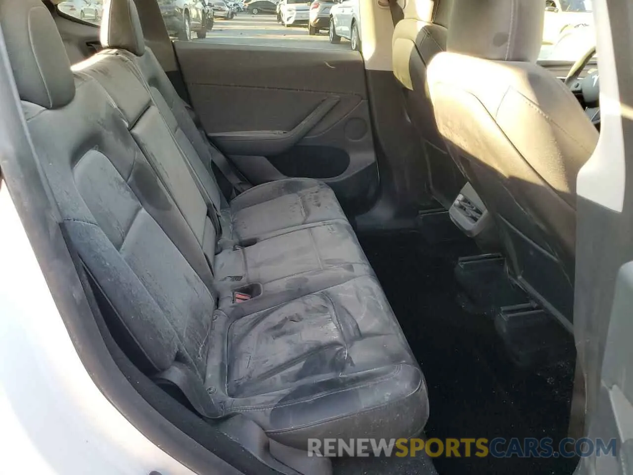 11 Photograph of a damaged car 7SAYGDEE2RF088125 TESLA MODEL Y 2024