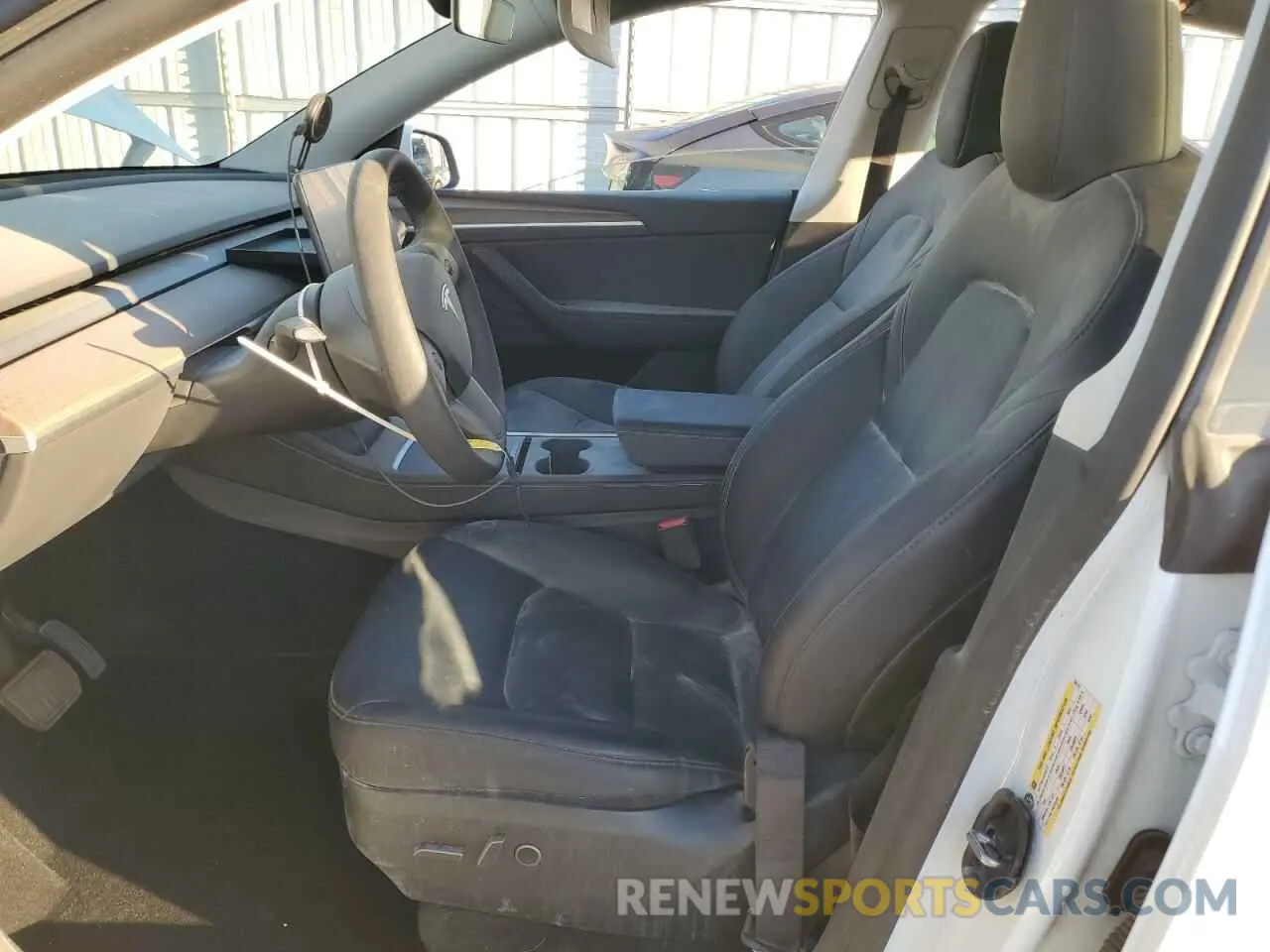 7 Photograph of a damaged car 7SAYGDEE2RF088125 TESLA MODEL Y 2024