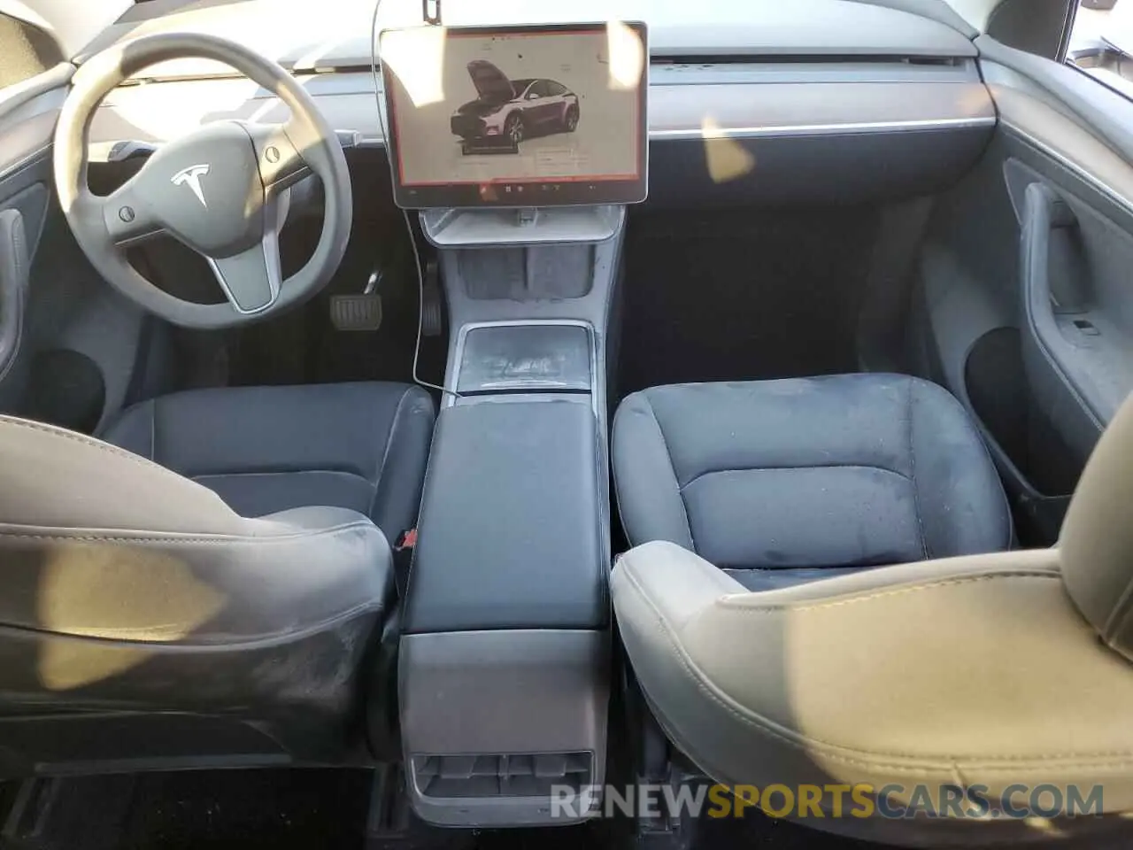 8 Photograph of a damaged car 7SAYGDEE2RF088125 TESLA MODEL Y 2024