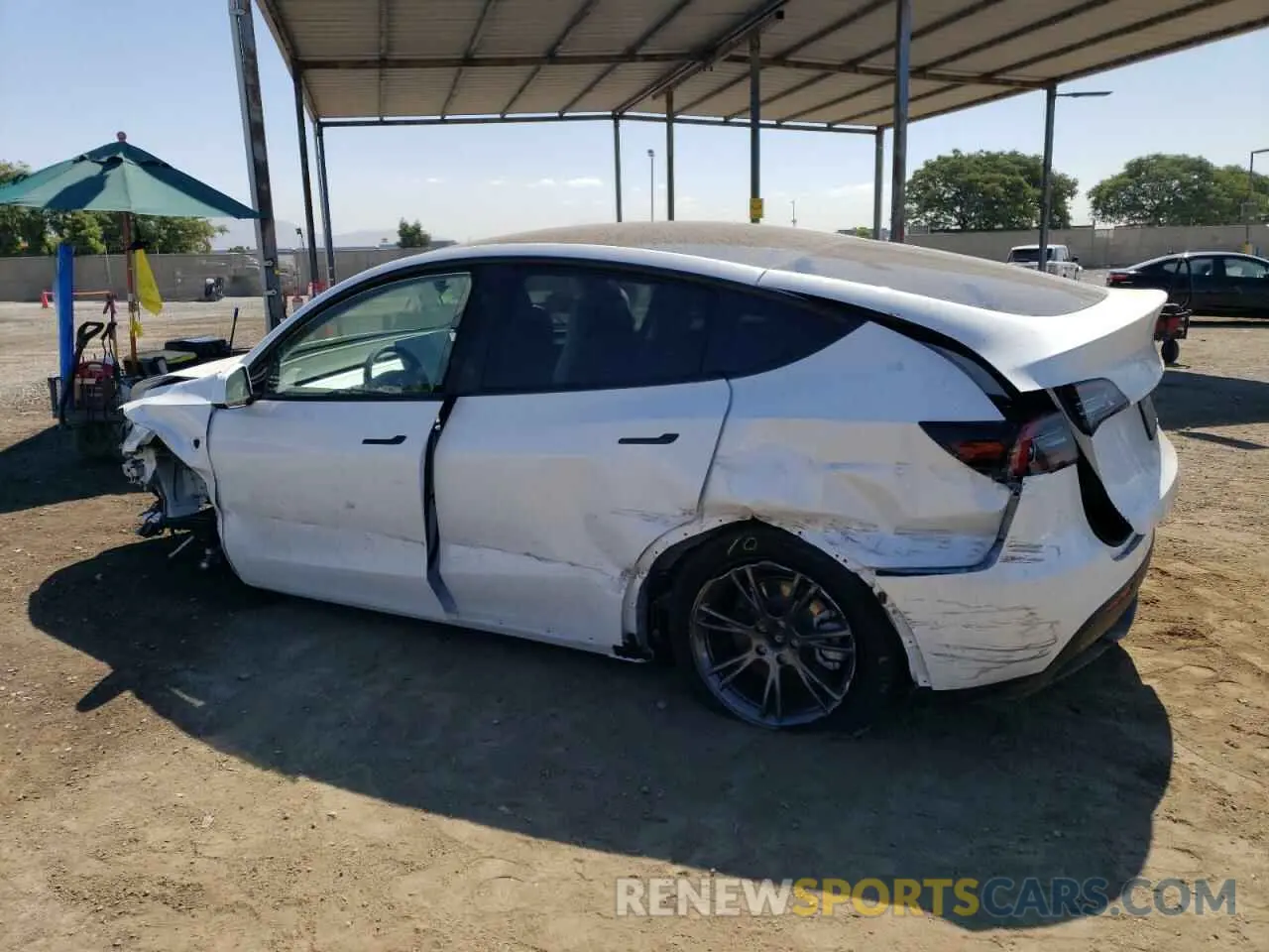 2 Photograph of a damaged car 7SAYGDEE2RF121690 TESLA MODEL Y 2024