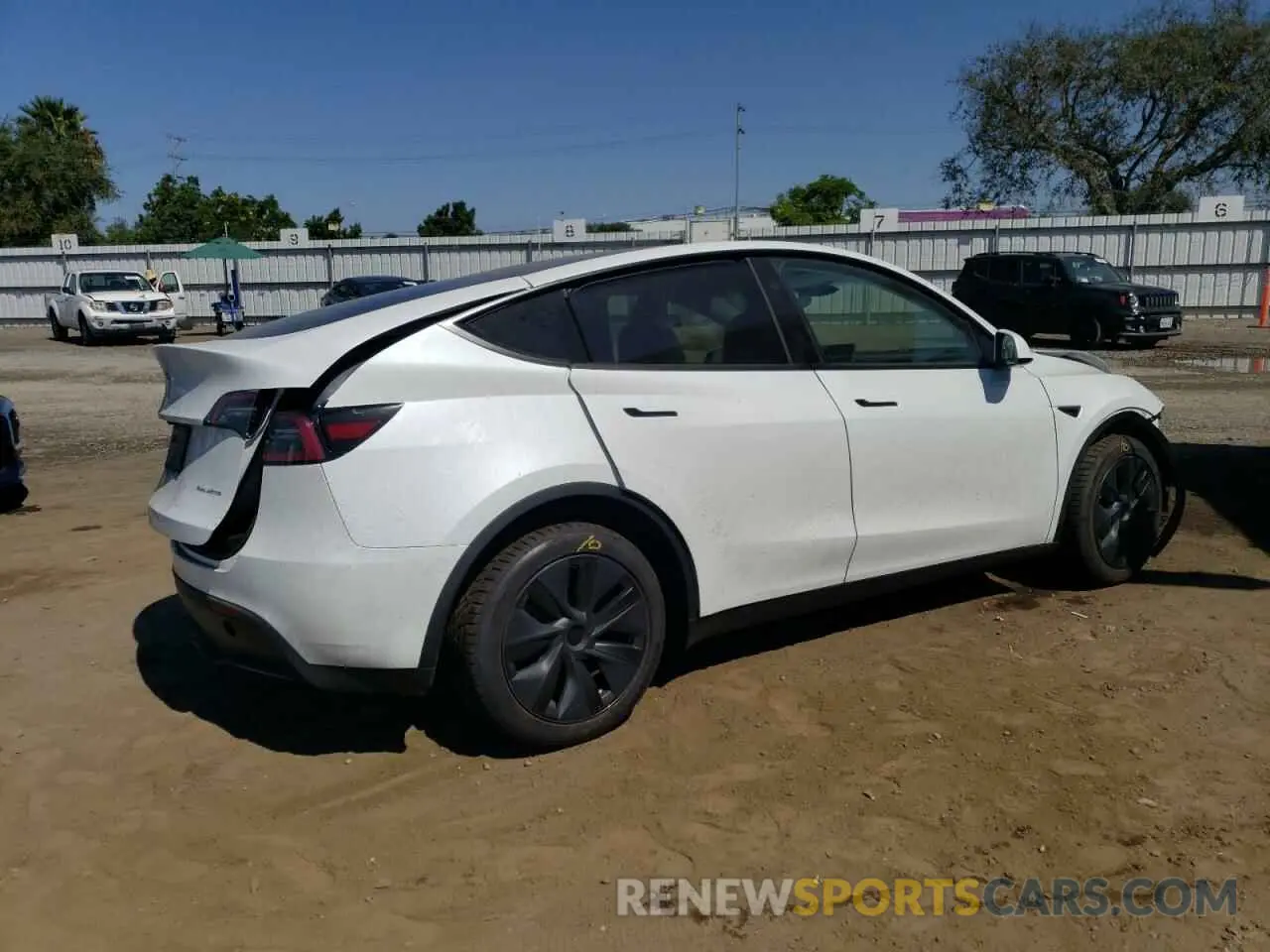3 Photograph of a damaged car 7SAYGDEE2RF121690 TESLA MODEL Y 2024