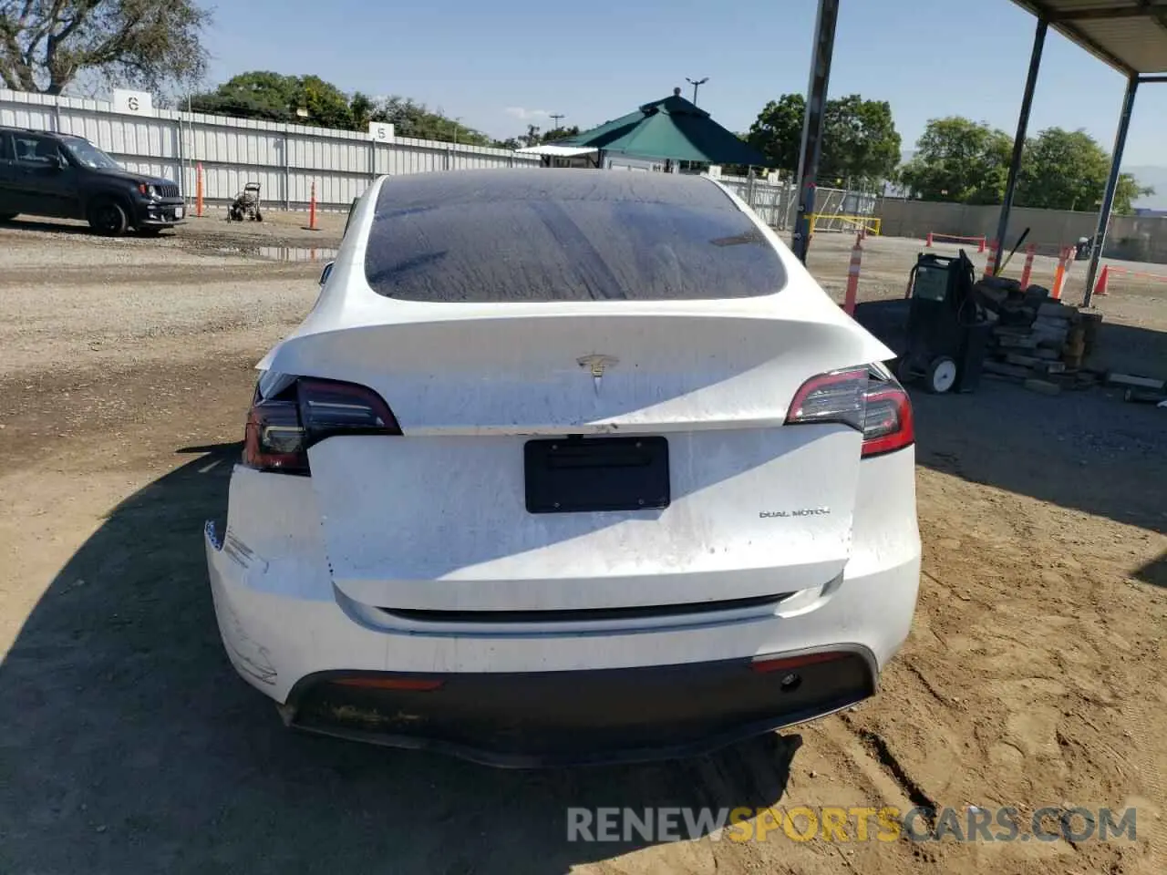 6 Photograph of a damaged car 7SAYGDEE2RF121690 TESLA MODEL Y 2024
