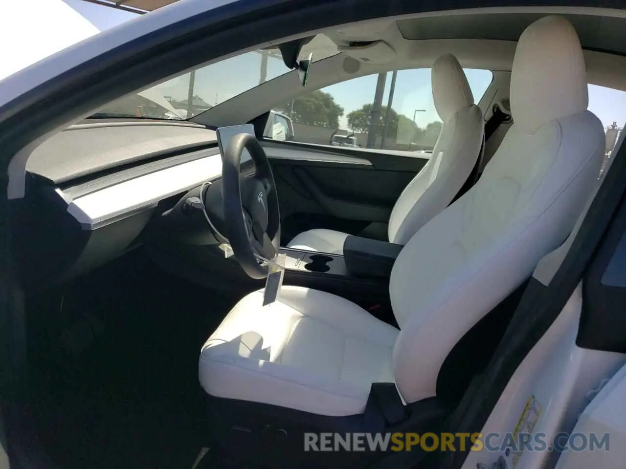 7 Photograph of a damaged car 7SAYGDEE2RF121690 TESLA MODEL Y 2024