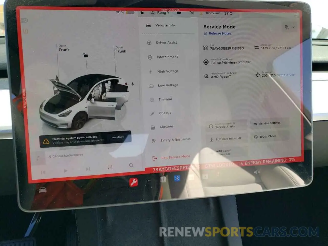 9 Photograph of a damaged car 7SAYGDEE2RF121690 TESLA MODEL Y 2024