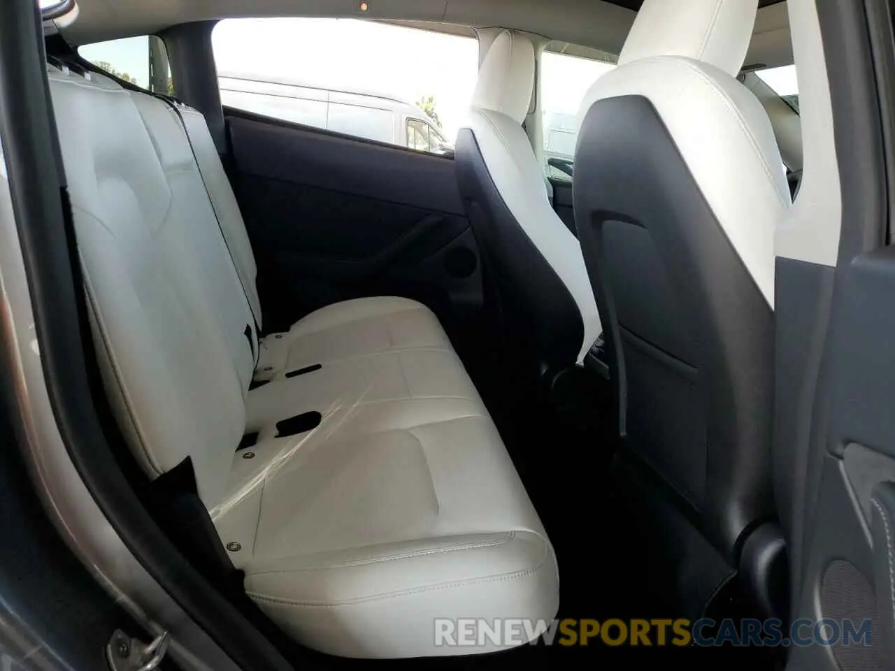 11 Photograph of a damaged car 7SAYGDEE2RF149327 TESLA MODEL Y 2024