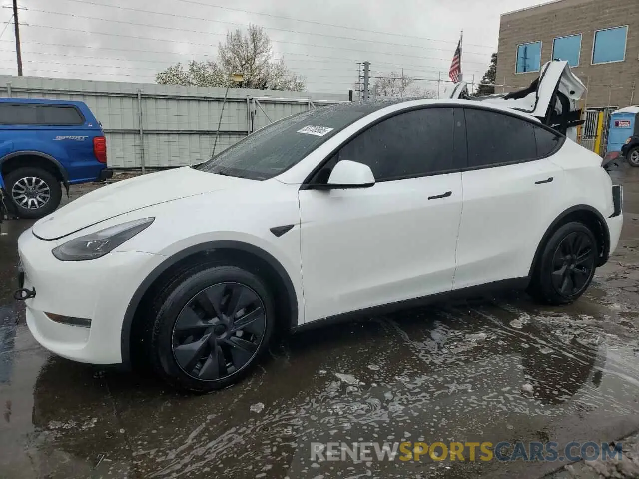1 Photograph of a damaged car 7SAYGDEE2RF160327 TESLA MODEL Y 2024