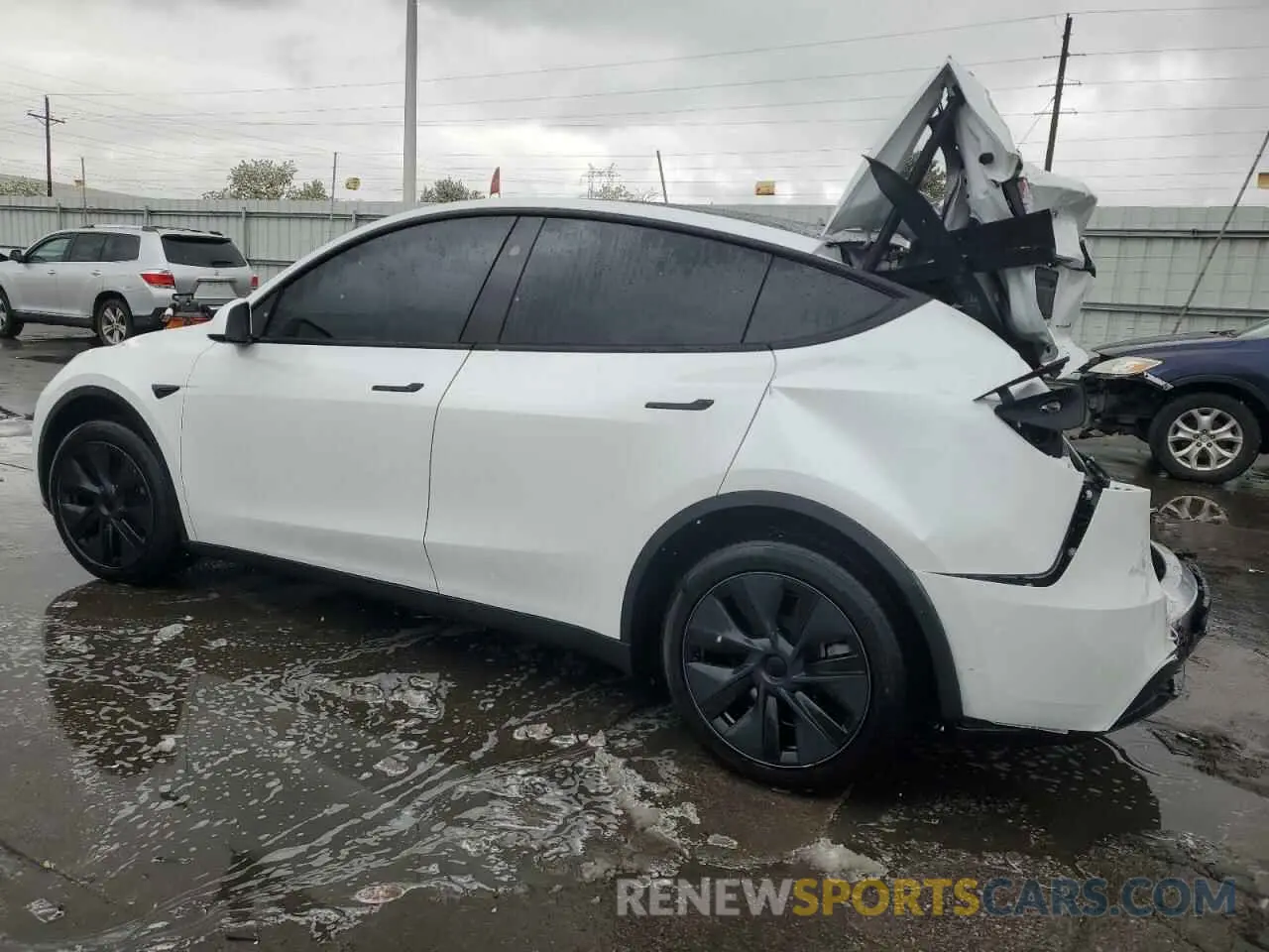 2 Photograph of a damaged car 7SAYGDEE2RF160327 TESLA MODEL Y 2024