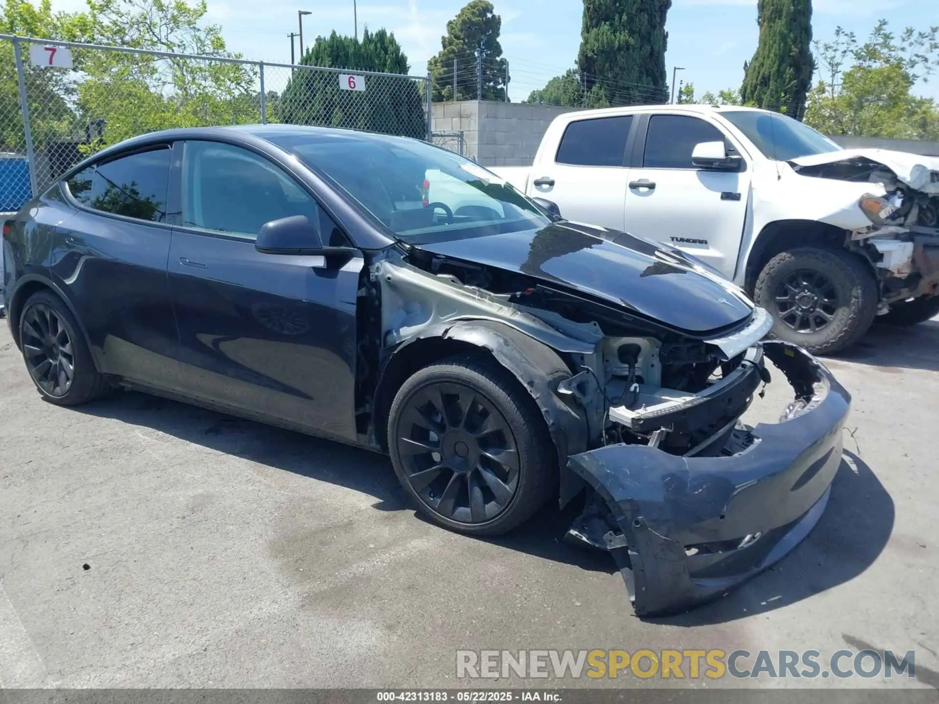1 Photograph of a damaged car 7SAYGDEE2RF165012 TESLA MODEL Y 2024