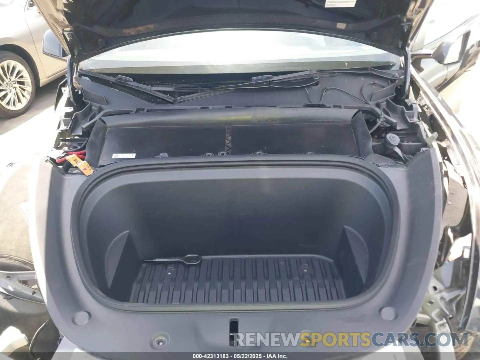 10 Photograph of a damaged car 7SAYGDEE2RF165012 TESLA MODEL Y 2024