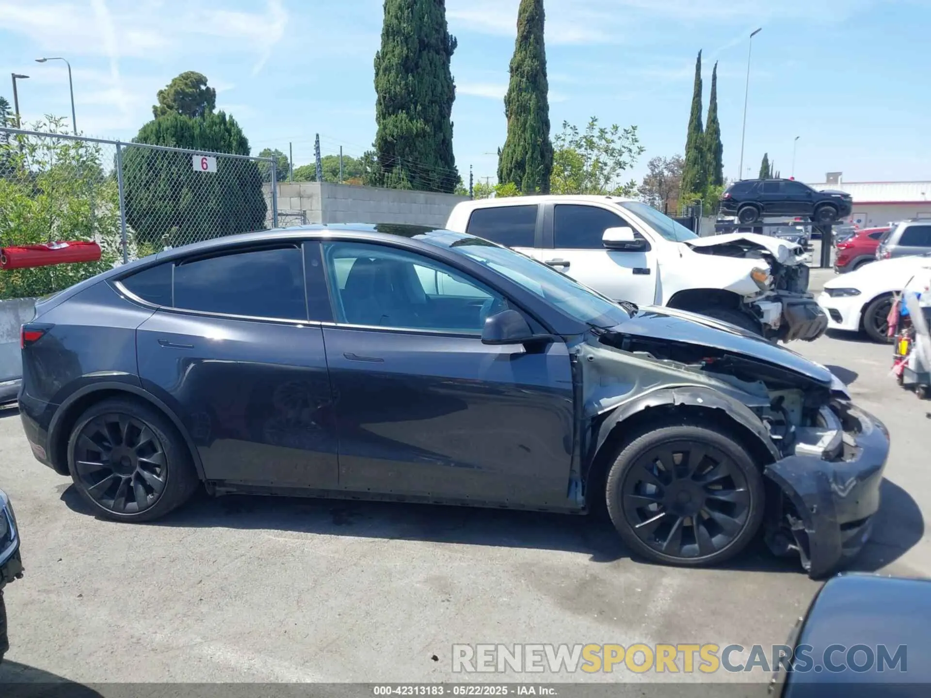 13 Photograph of a damaged car 7SAYGDEE2RF165012 TESLA MODEL Y 2024