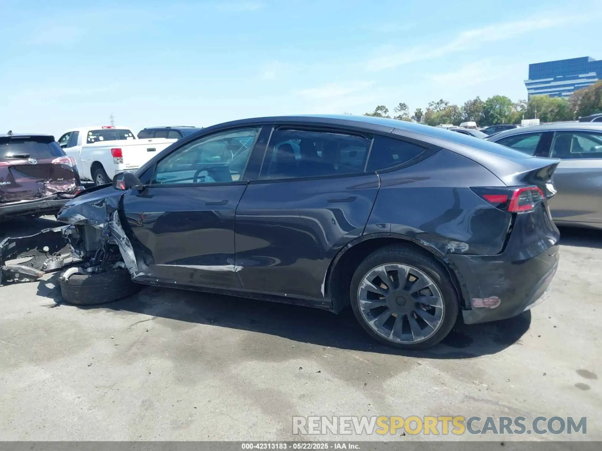 14 Photograph of a damaged car 7SAYGDEE2RF165012 TESLA MODEL Y 2024