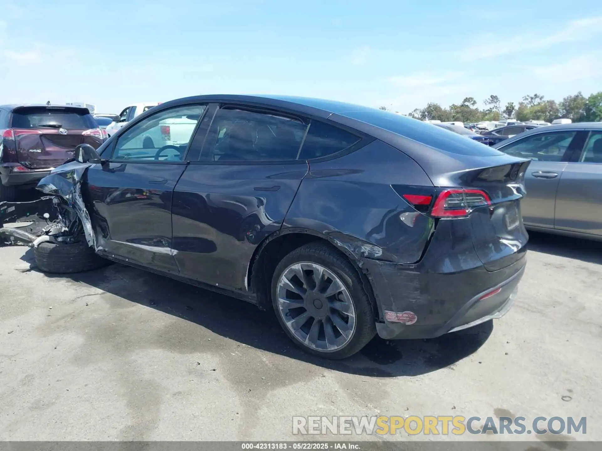 3 Photograph of a damaged car 7SAYGDEE2RF165012 TESLA MODEL Y 2024