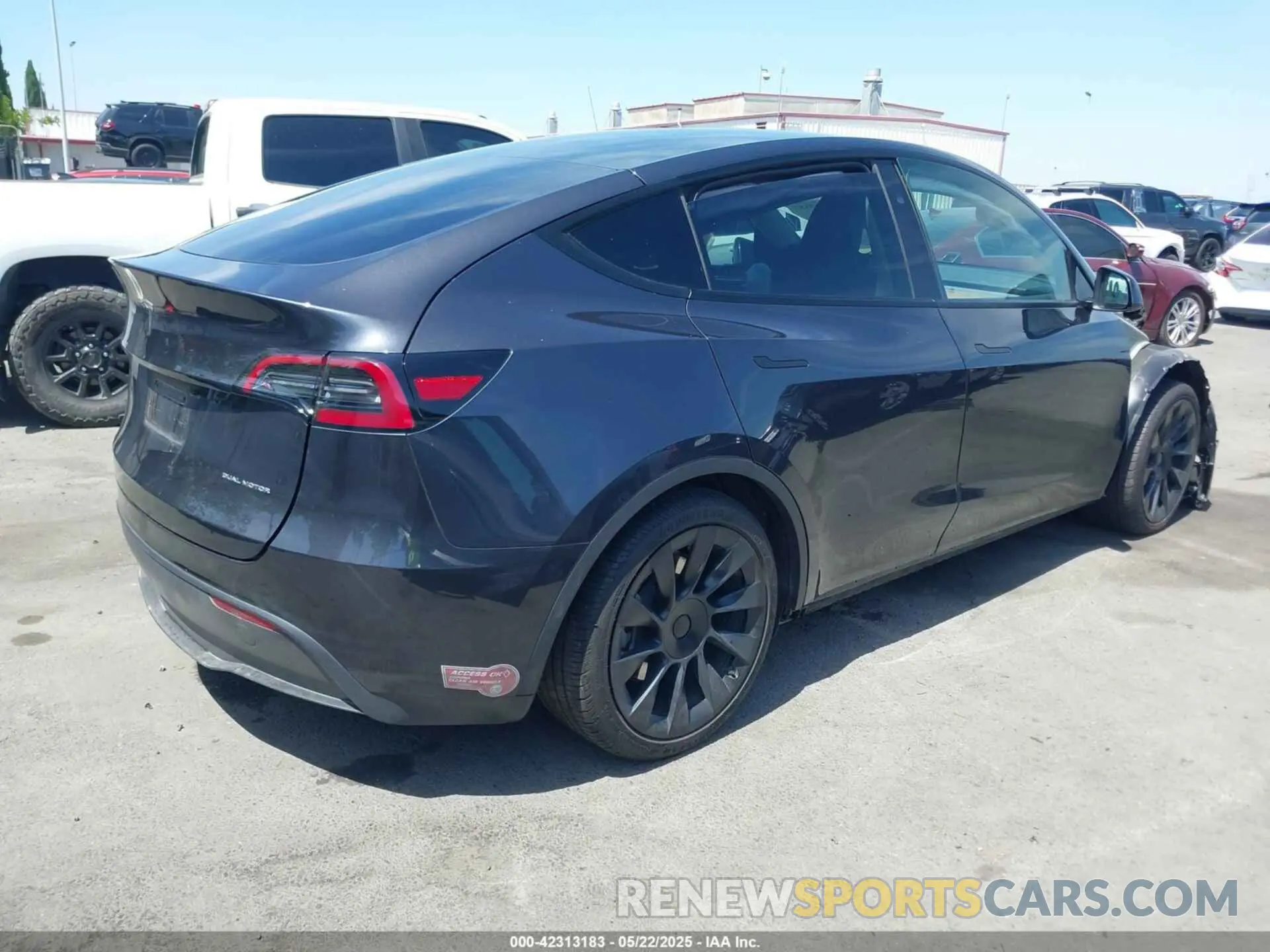 4 Photograph of a damaged car 7SAYGDEE2RF165012 TESLA MODEL Y 2024
