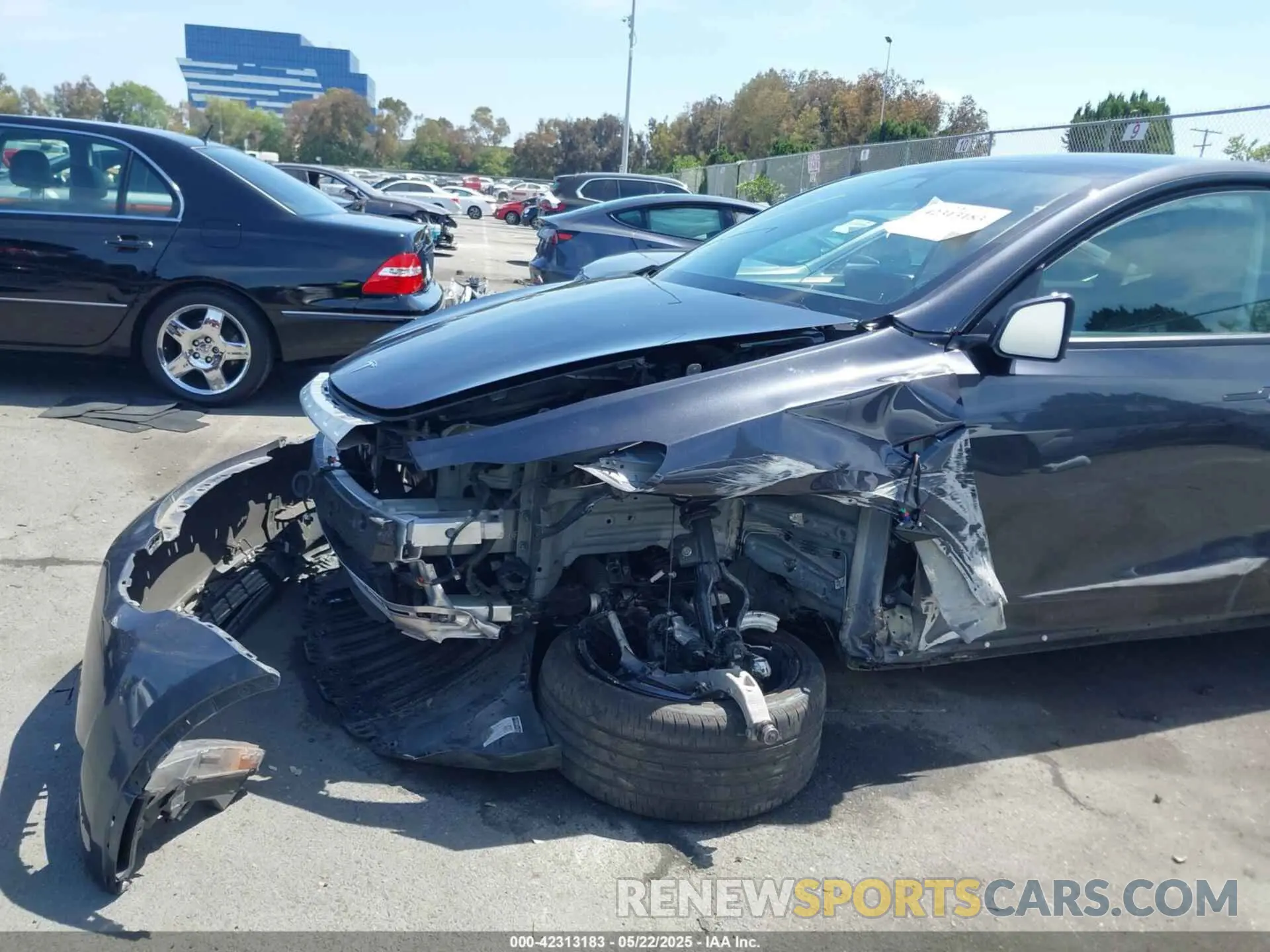 6 Photograph of a damaged car 7SAYGDEE2RF165012 TESLA MODEL Y 2024