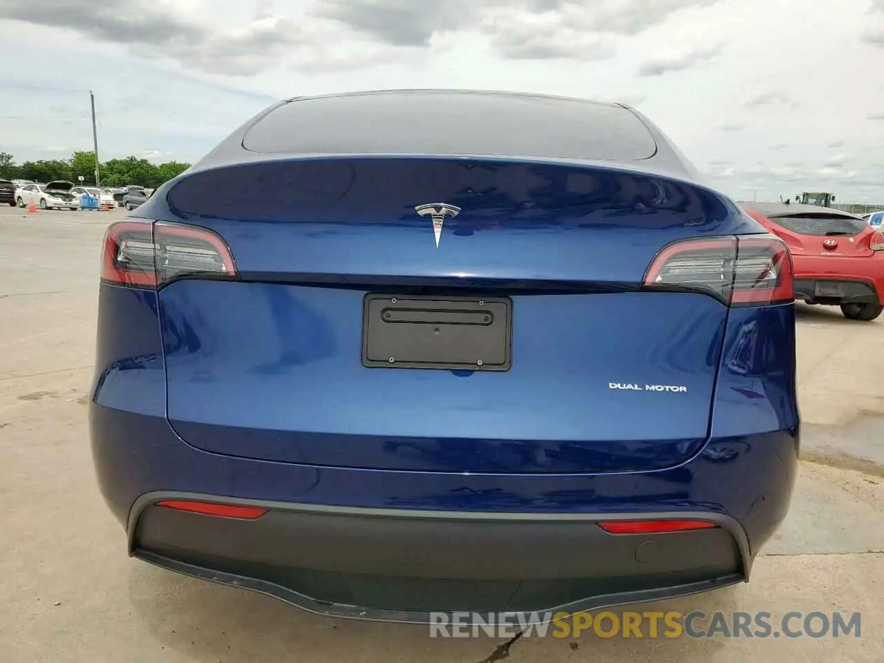 6 Photograph of a damaged car 7SAYGDEE2RF986014 TESLA MODEL Y 2024