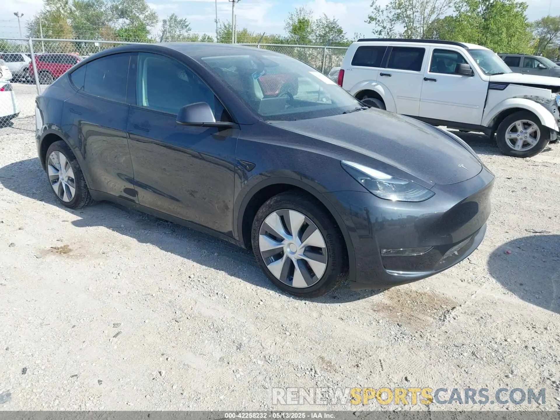 1 Photograph of a damaged car 7SAYGDEE2RF992489 TESLA MODEL Y 2024